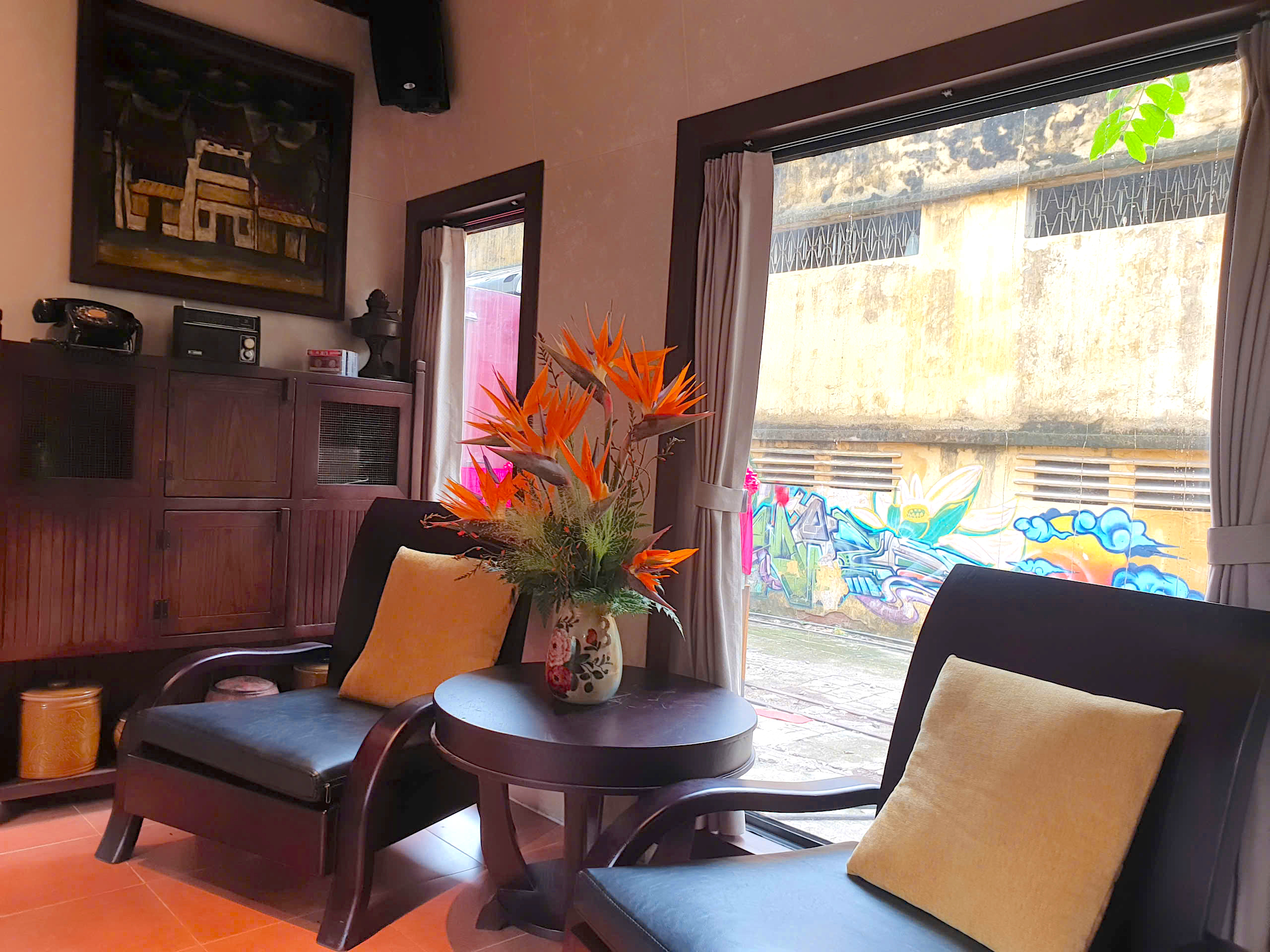 L&ecirc;n t&agrave;u &ldquo;H&agrave; Nội 5 cửa &ocirc;&rdquo;, ngắm phố xưa, nghe ả đ&agrave;o, thưởng vị Tr&agrave;ng An- Ảnh 5.