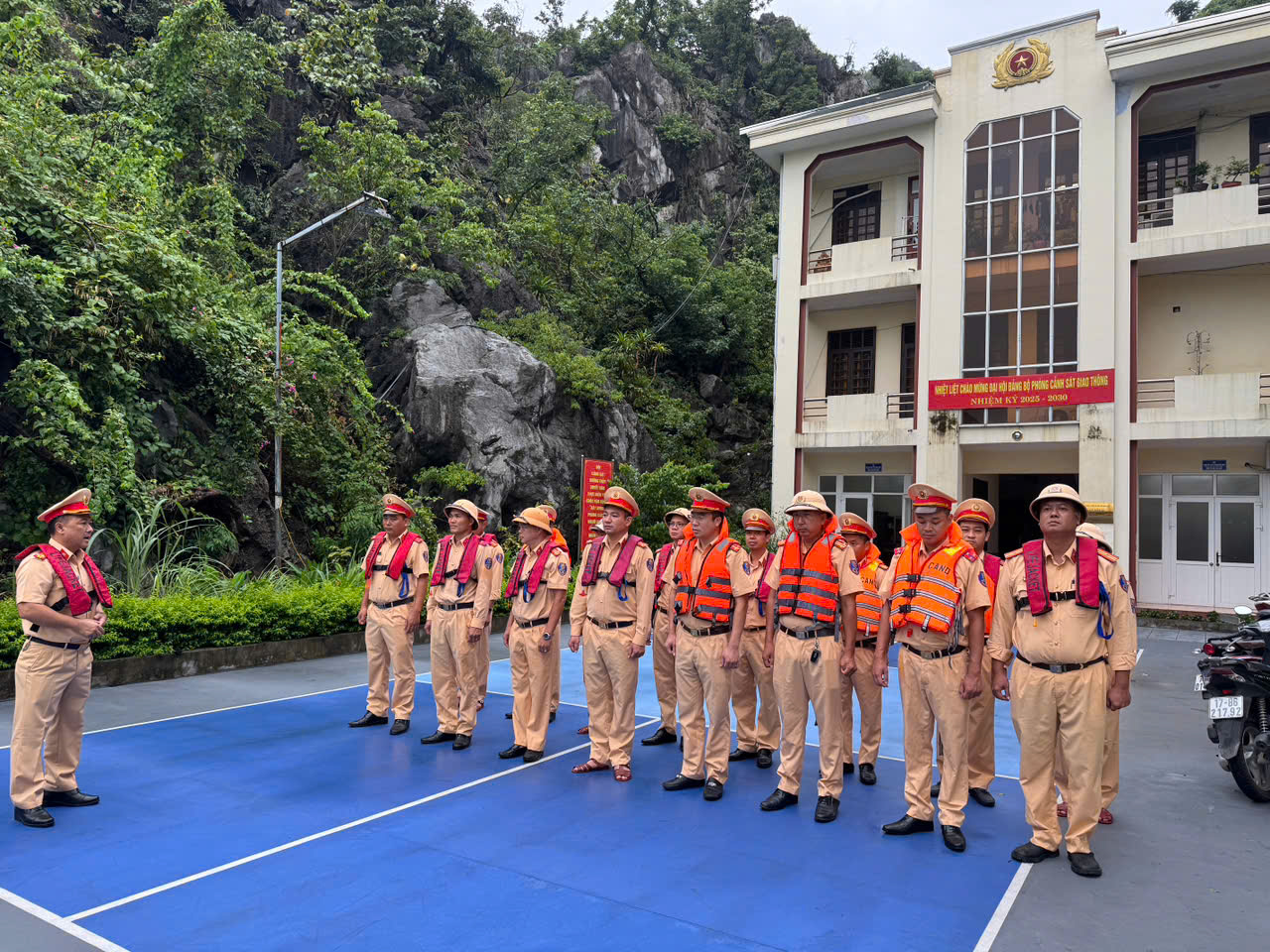 10 ng&agrave;y, Quảng Ninh xử l&yacute; 31 vụ vi phạm giao th&ocirc;ng đường thủy, phạt gần 214 triệu đồng- Ảnh 2.