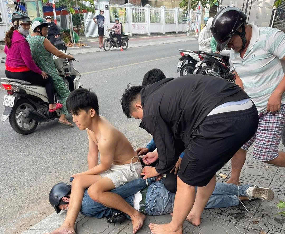 Bắt n&oacute;ng kẻ giả mua v&agrave;ng, cướp 2 lắc tại TP.HCM- Ảnh 1.