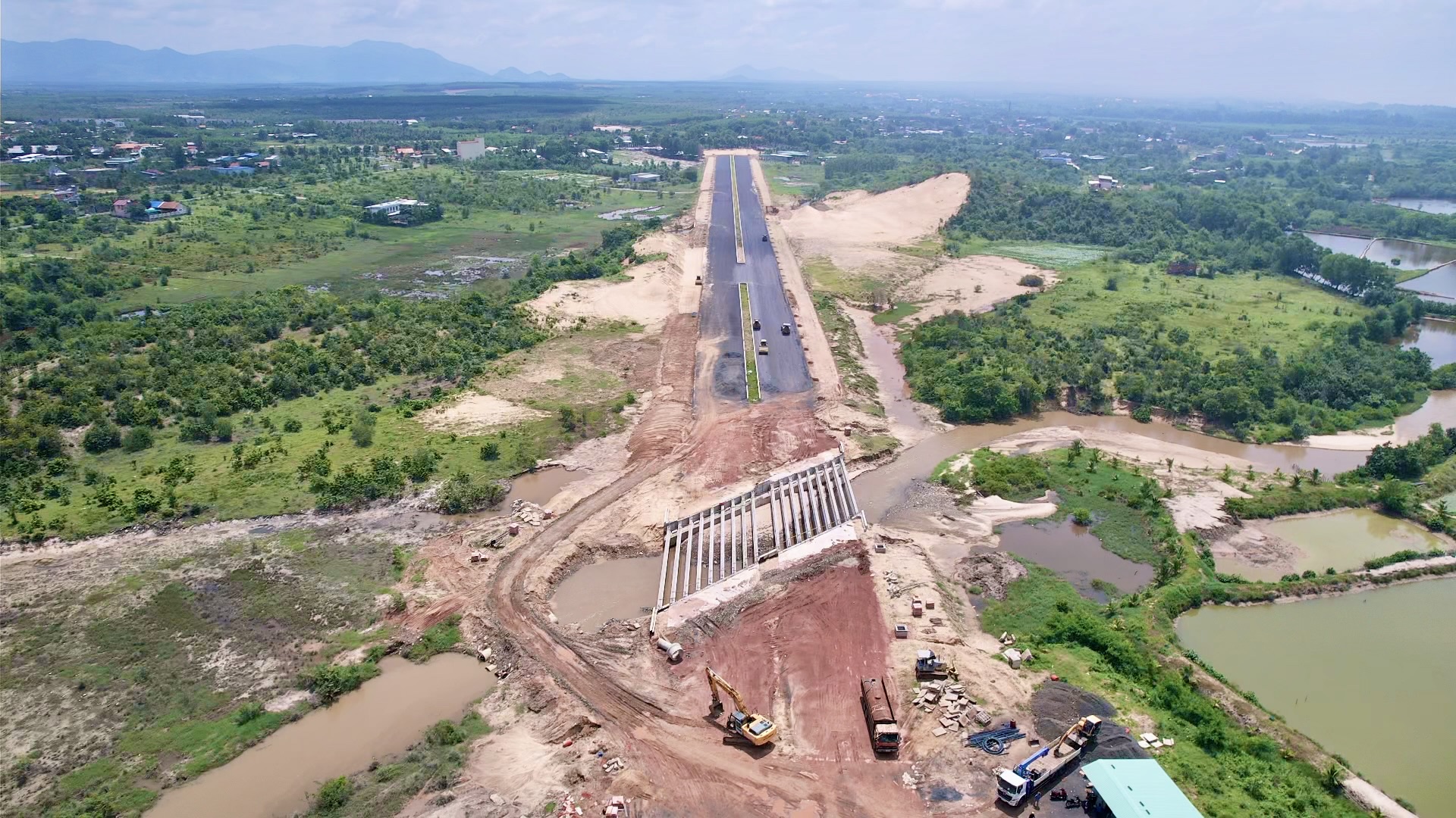 Vượt nắng gi&oacute;, tỉnh lộ 994 dần nối TP.HCM về hướng biển Sơn Mỹ - L&acirc;m Đồng- Ảnh 15.