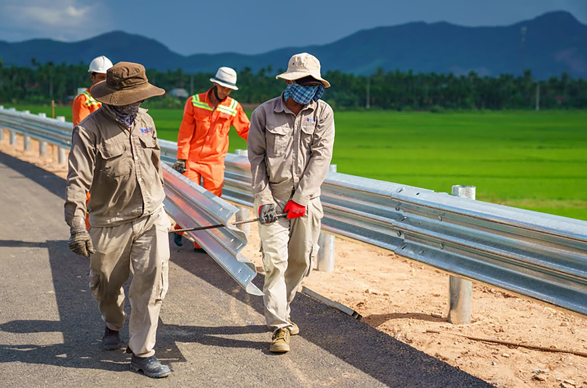 Sẵn s&agrave;ng th&ocirc;ng xe 220km cao tốc dọc miền Trung- Ảnh 1.