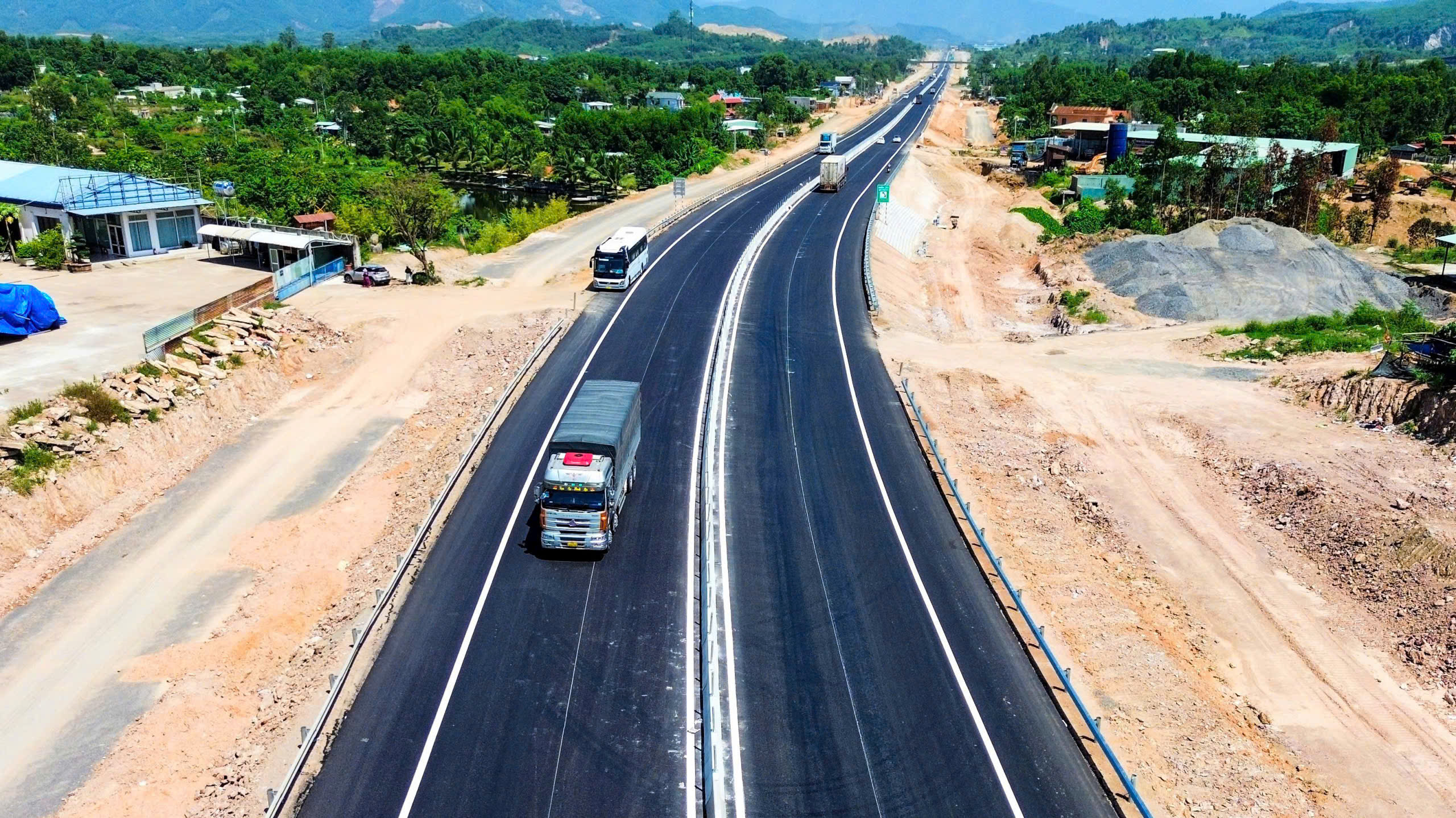 Sẵn s&agrave;ng th&ocirc;ng xe 220km cao tốc dọc miền Trung- Ảnh 2.