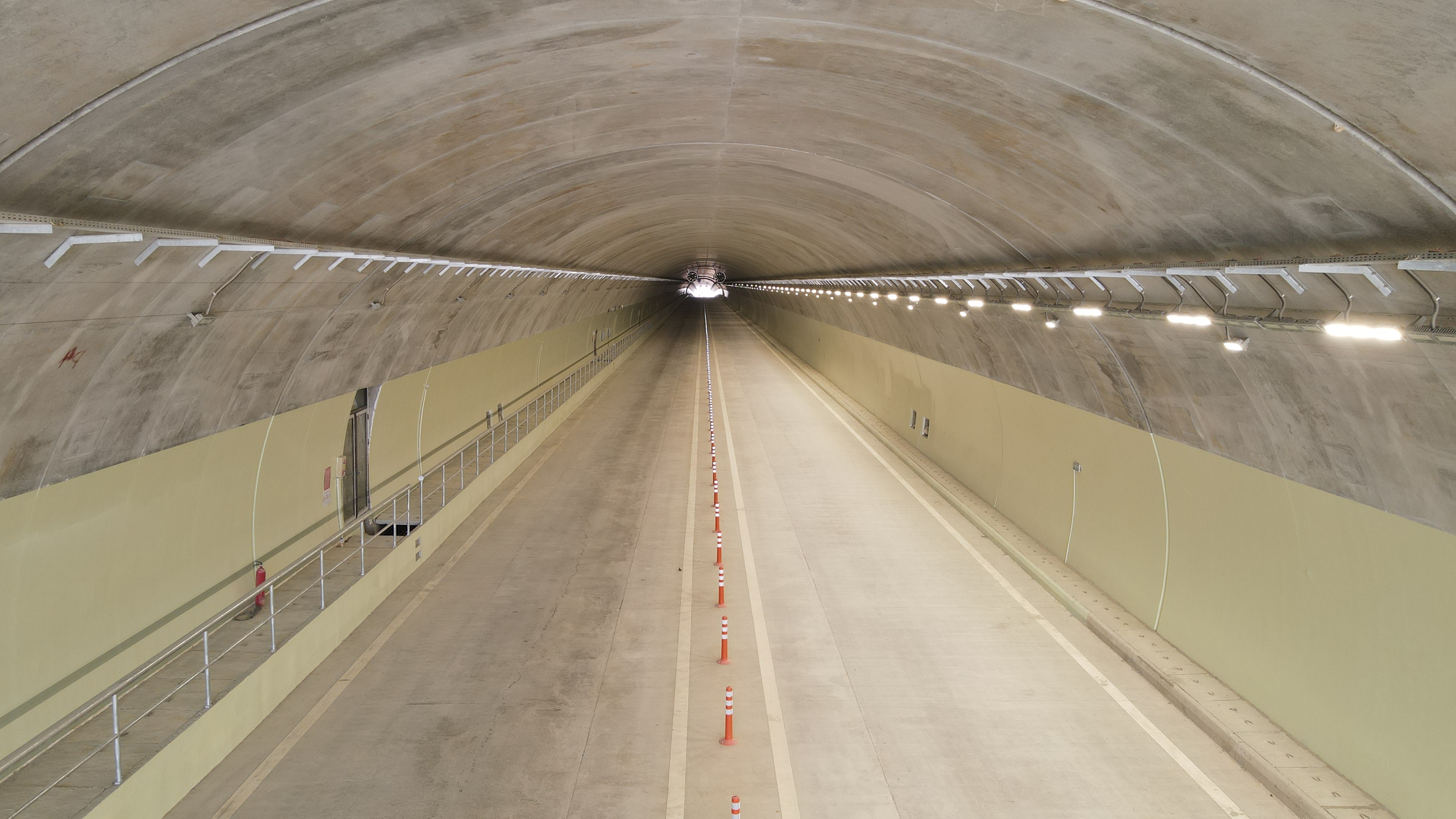 Ngắm khung cảnh h&ugrave;ng vĩ tr&ecirc;n tuyến cao tốc Vũng &Aacute;ng - B&ugrave;ng trước ng&agrave;y th&ocirc;ng tuyến- Ảnh 4.