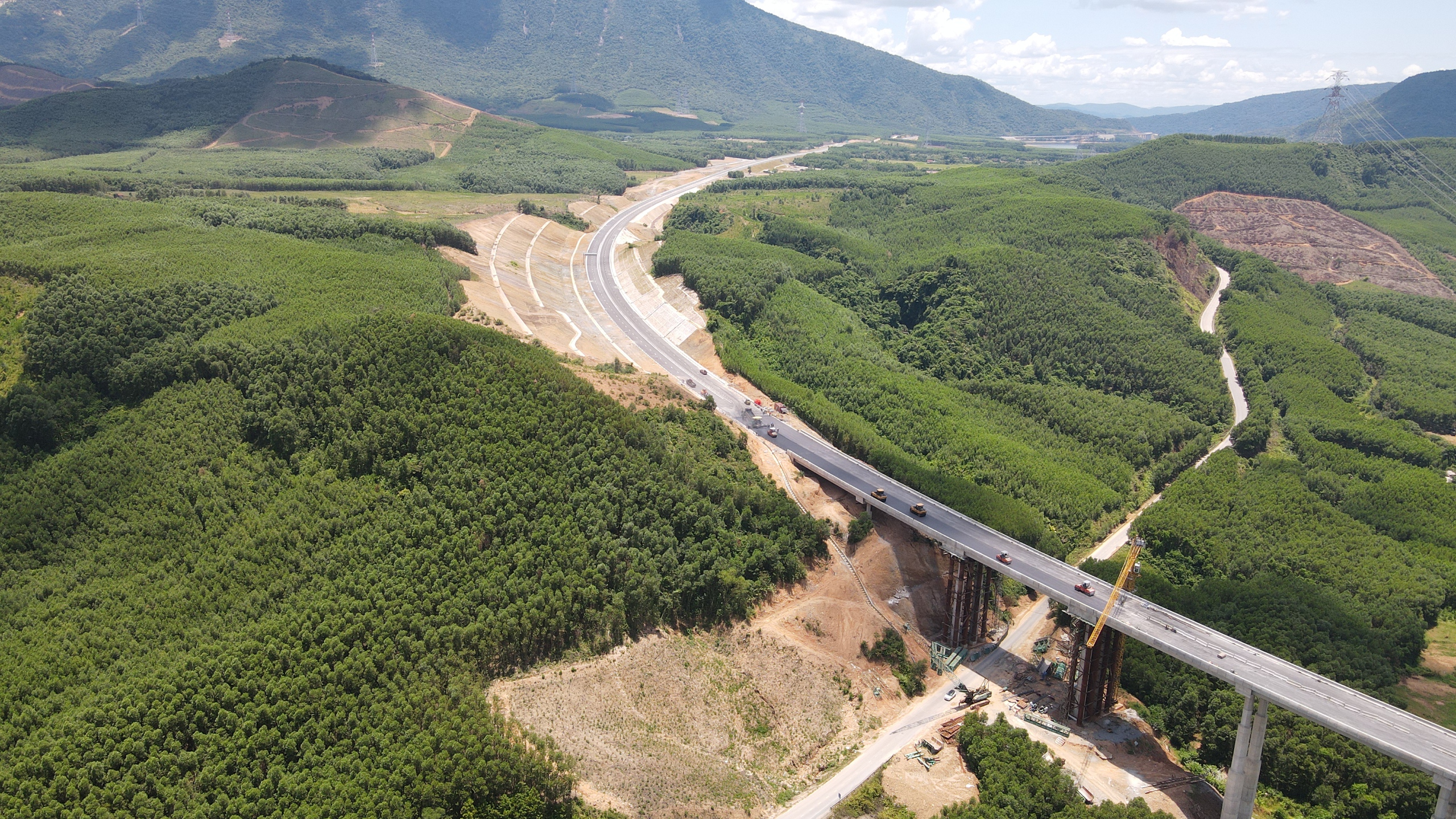 Nỗ lực trước ng&agrave;y th&ocirc;ng xe cao tốc Vũng &Aacute;ng - B&ugrave;ng- Ảnh 4.