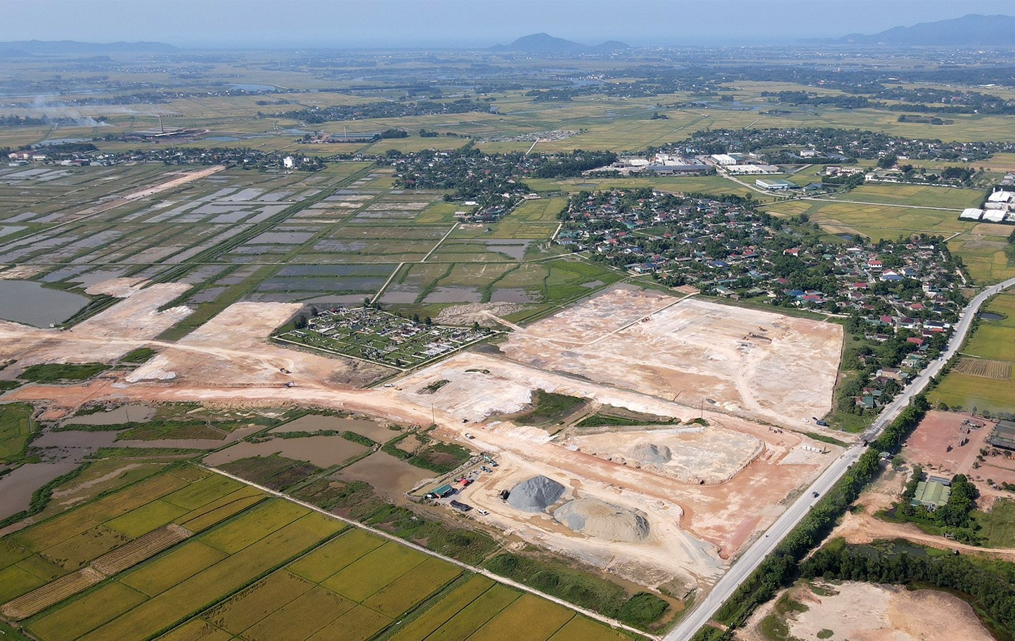 Đường sắt tốc độ cao qua H&agrave; Tĩnh: V&igrave; sao phải đề xuất "nắn tuyến&rdquo;?- Ảnh 2.