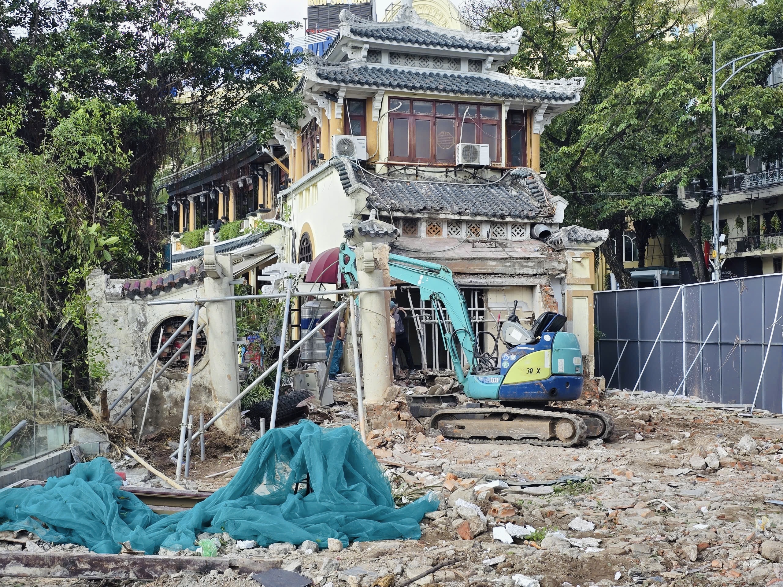 H&agrave; Nội: Khẩn trương ph&aacute; dỡ một phần nh&agrave; h&agrave;ng Thủy Tạ, kh&ocirc;i phục kiến tr&uacute;c c&ocirc;ng tr&igrave;nh- Ảnh 4.