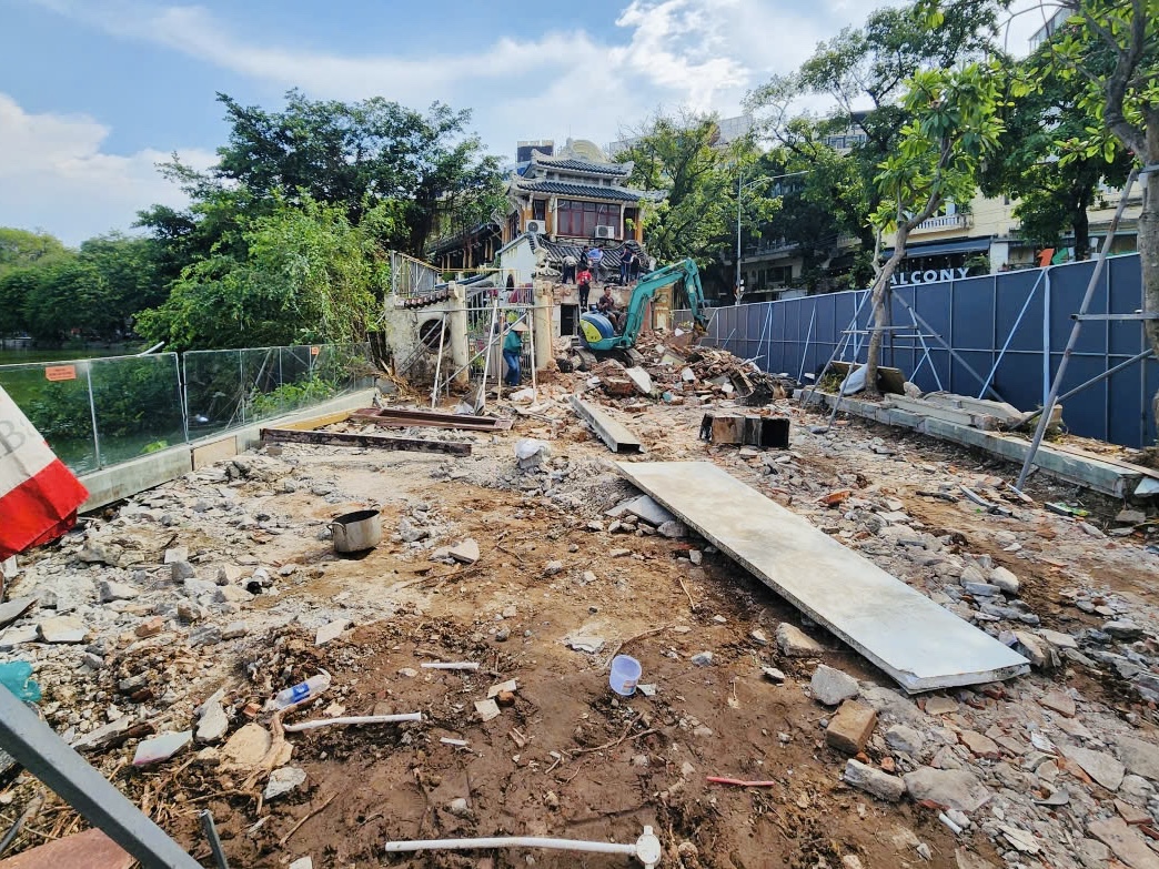 H&agrave; Nội: Khẩn trương ph&aacute; dỡ một phần nh&agrave; h&agrave;ng Thủy Tạ, kh&ocirc;i phục kiến tr&uacute;c c&ocirc;ng tr&igrave;nh- Ảnh 3.