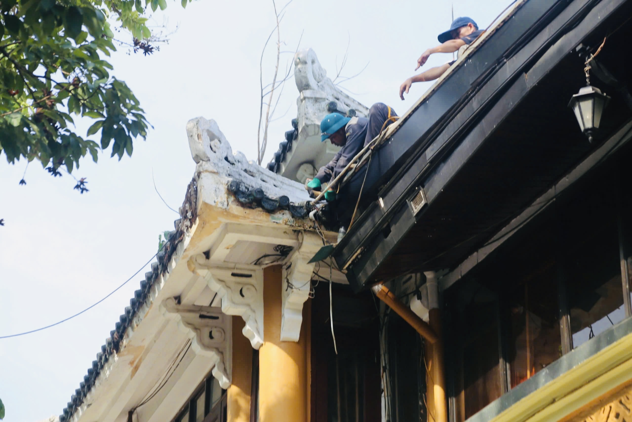 H&agrave; Nội: Khẩn trương ph&aacute; dỡ một phần nh&agrave; h&agrave;ng Thủy Tạ, kh&ocirc;i phục kiến tr&uacute;c c&ocirc;ng tr&igrave;nh- Ảnh 5.