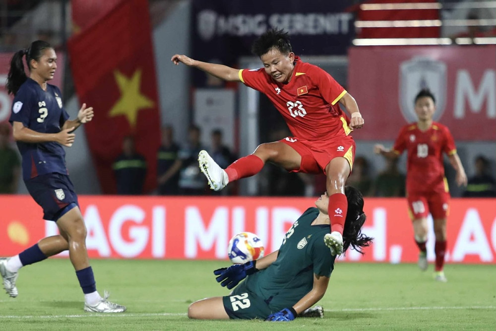 Đ&aacute;nh bại Th&aacute;i Lan, tuyển nữ Việt Nam hi&ecirc;n ngang tiến v&agrave;o b&aacute;n kết AFF Cup 2025- Ảnh 2.