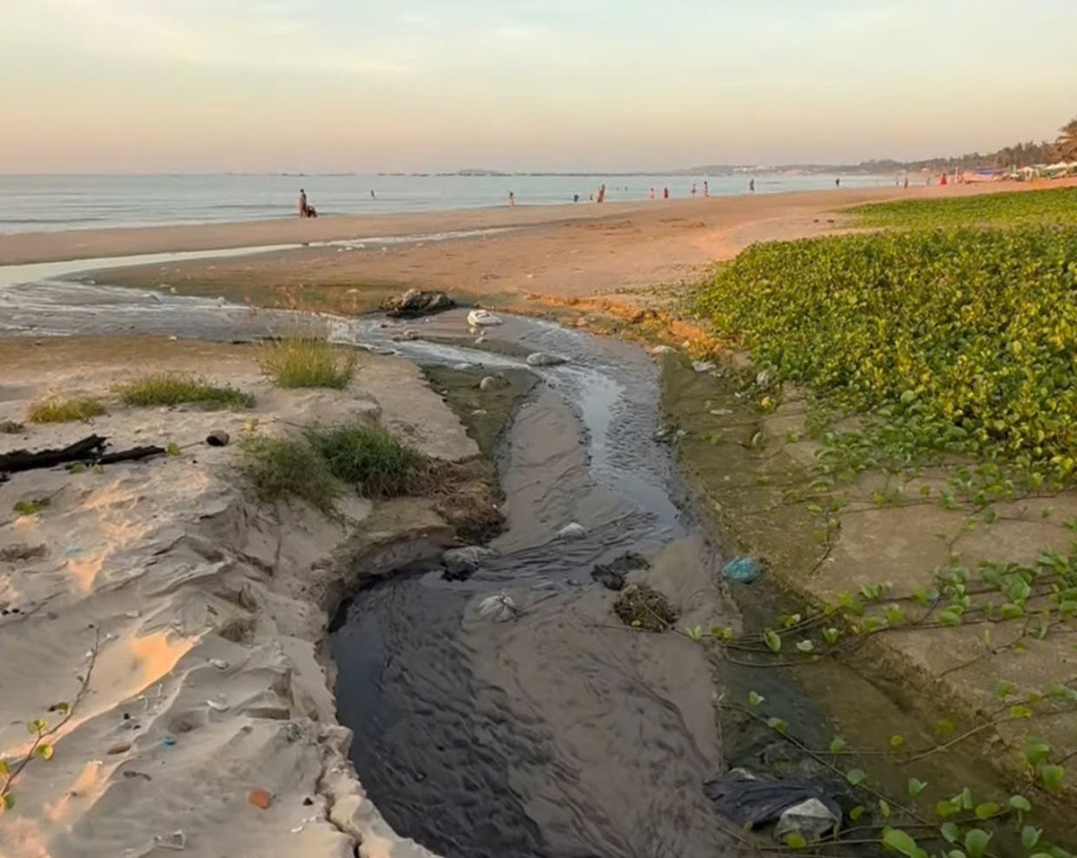 L&acirc;m Đồng chỉ đạo khẩn xử l&yacute; t&igrave;nh trạng nước thải đổ ra biển Mũi N&eacute;- Ảnh 1.