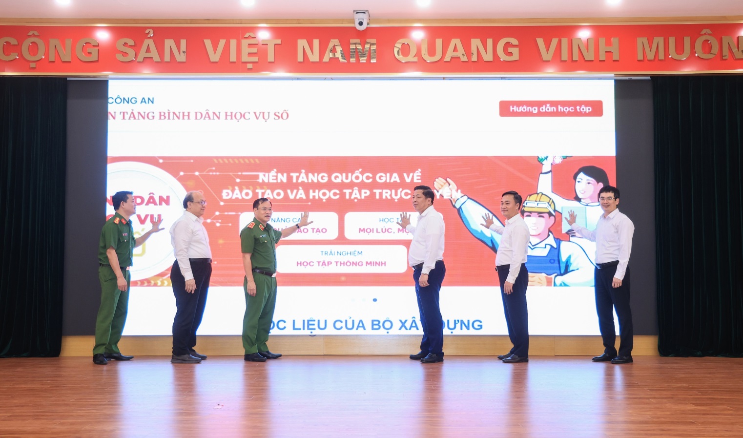 Bộ X&acirc;y dựng đẩy mạnh x&acirc;y dựng cơ sở dữ liệu quốc gia v&agrave; chuy&ecirc;n ng&agrave;nh- Ảnh 1.