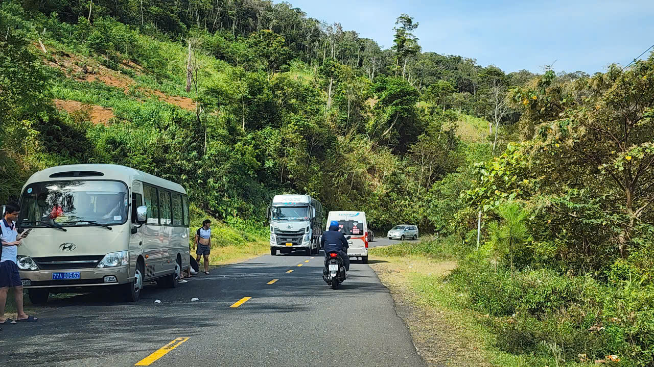 Lưu lượng phương tiện tăng mạnh, QL24 xuất hiện &ugrave;n ứ cục bộ- Ảnh 1.