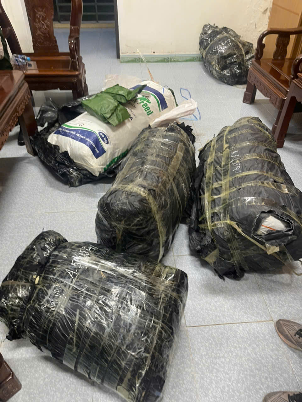 H&agrave; Tĩnh: Bắt giữ đối tượng cất giấu 240kg cần sa kh&ocirc;- Ảnh 2.