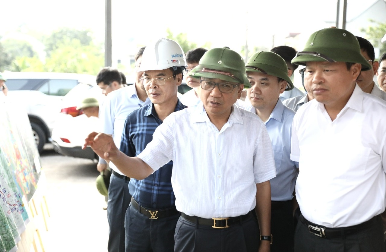 Thứ trưởng Nguyễn Danh Huy kiểm tra dự &aacute;n đường sắt L&agrave;o Cai - H&agrave; Nội - Hải Ph&ograve;ng- Ảnh 1.