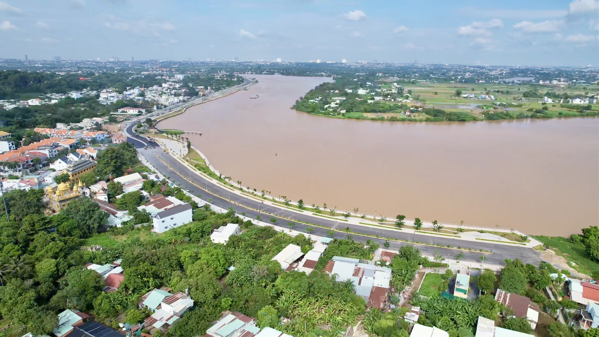 Đường ven s&ocirc;ng Đồng Nai "n&eacute;" nh&agrave; cổ trăm tuổi gấp r&uacute;t ho&agrave;n thiện, tăng tốc về đ&iacute;ch- Ảnh 9.