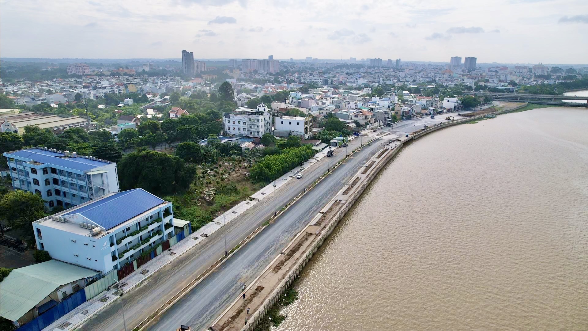 Đường ven s&ocirc;ng Đồng Nai "n&eacute;" nh&agrave; cổ trăm tuổi gấp r&uacute;t ho&agrave;n thiện, tăng tốc về đ&iacute;ch- Ảnh 19.