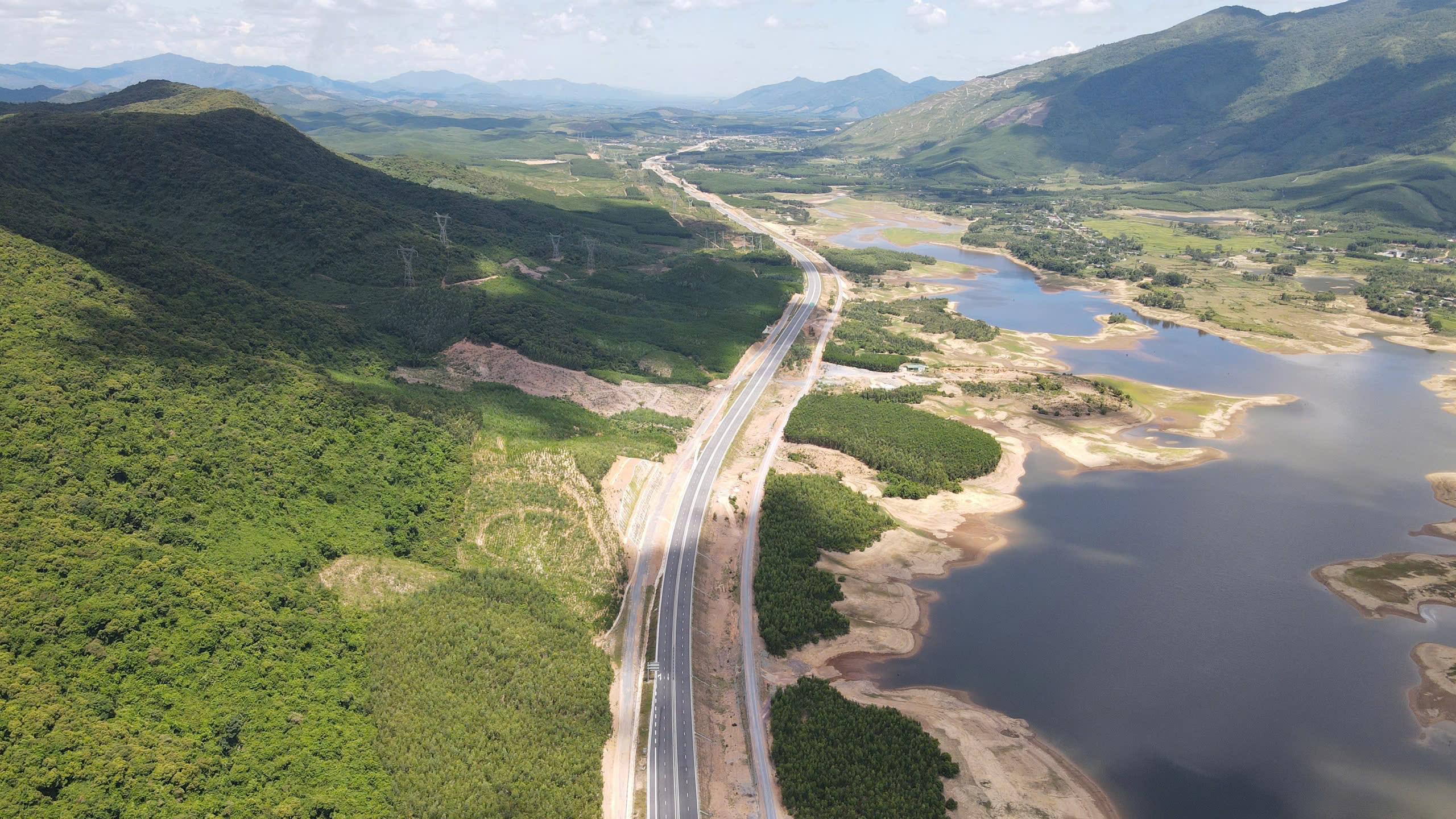 500 ng&agrave;y đ&ecirc;m thần tốc nối th&ocirc;ng 3.000km cao tốc: G&aacute;c lại lợi nhuận, v&igrave; mục ti&ecirc;u lớn- Ảnh 1.