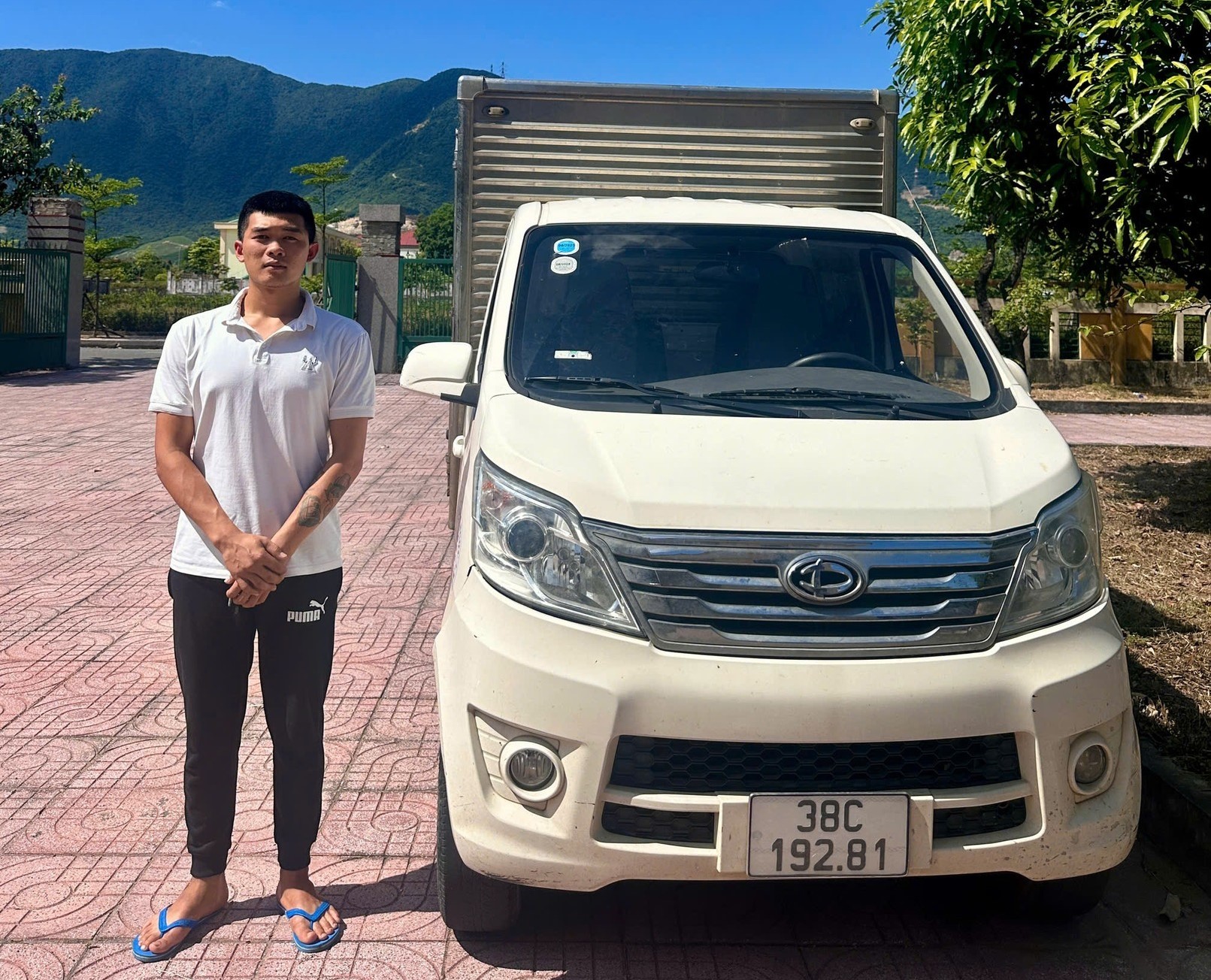 C&ocirc;ng an H&agrave; Tĩnh bắt giữ đối tượng t&aacute;o tợn trộm xe tải trước cửa nh&agrave; h&agrave;ng- Ảnh 1.
