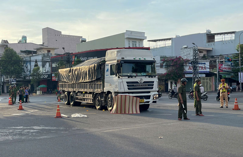 Hiện trường vụ tai nạn khiến hai người thương vong.