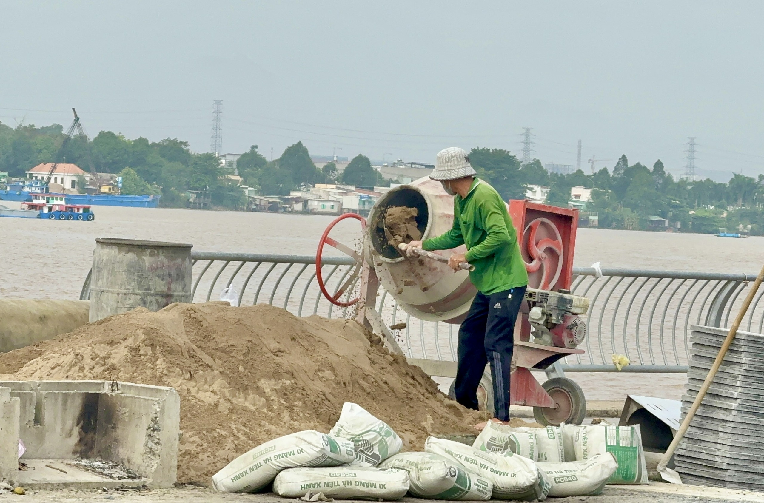 Đường ven s&ocirc;ng Đồng Nai "n&eacute;" nh&agrave; cổ trăm tuổi gấp r&uacute;t ho&agrave;n thiện, tăng tốc về đ&iacute;ch- Ảnh 3.