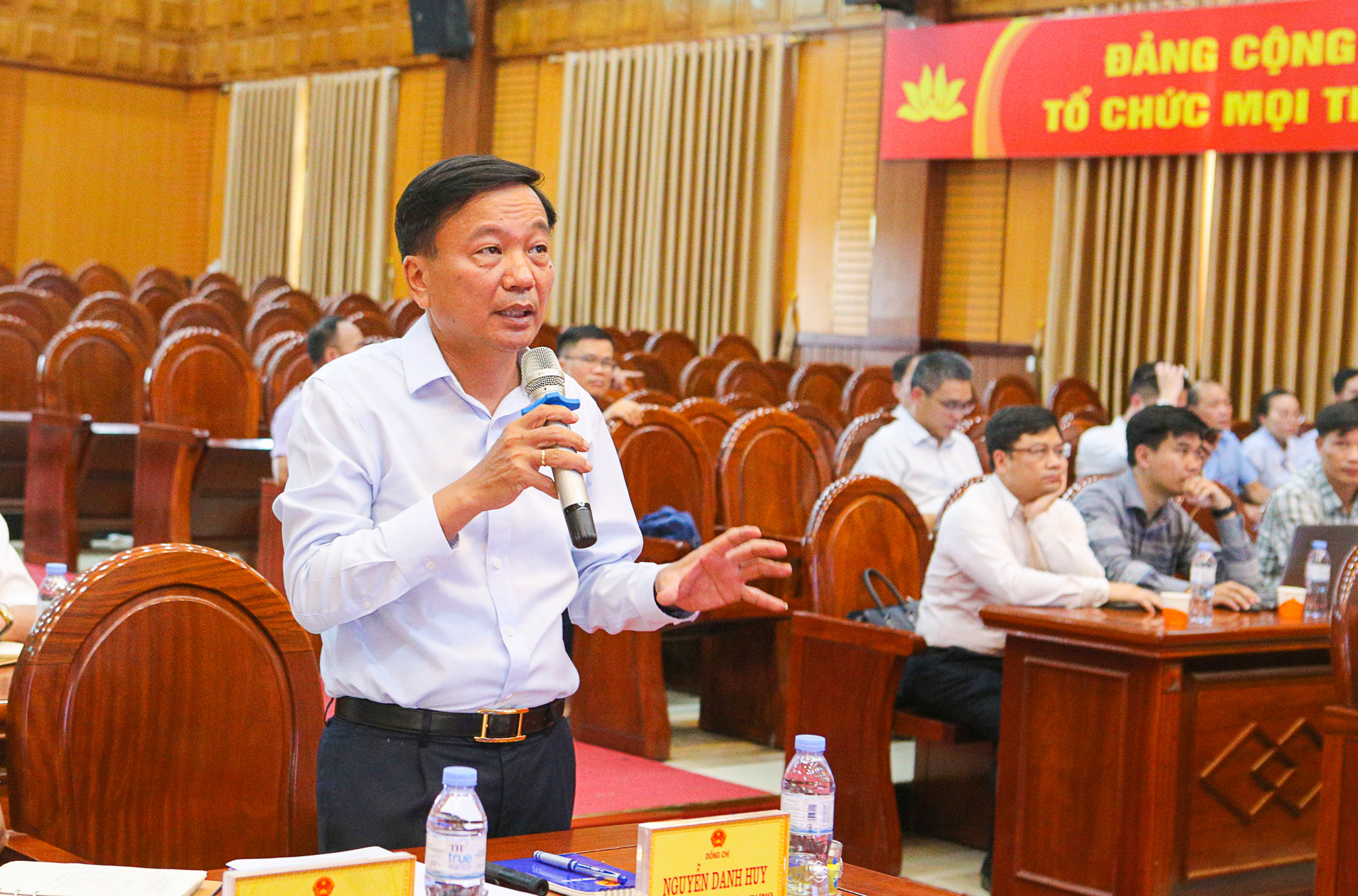 Thứ trưởng Nguyễn Danh Huy kiểm tra vị tr&iacute; đề xuất x&acirc;y dựng ga Văn L&acirc;m ở Hưng Y&ecirc;n- Ảnh 2.