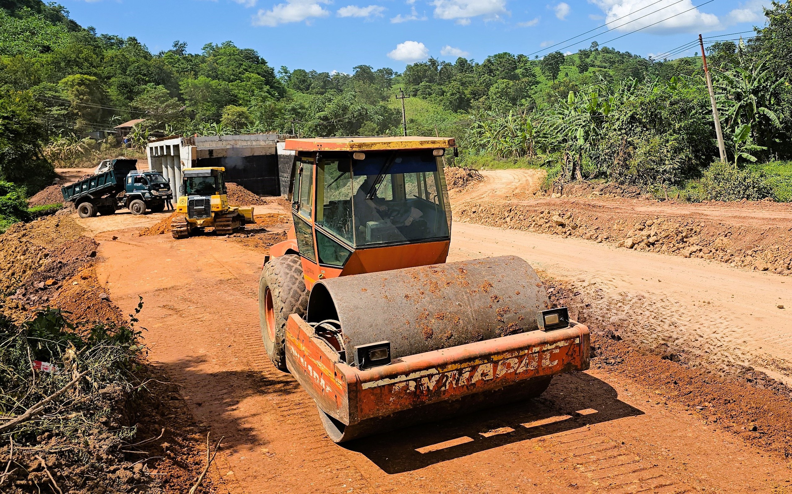 Cận cảnh 2 c&ocirc;ng tr&igrave;nh cầu vượt lũ chờ vốn vừa t&aacute;i khởi động thi c&ocirc;ng ở Quảng Trị- Ảnh 1.