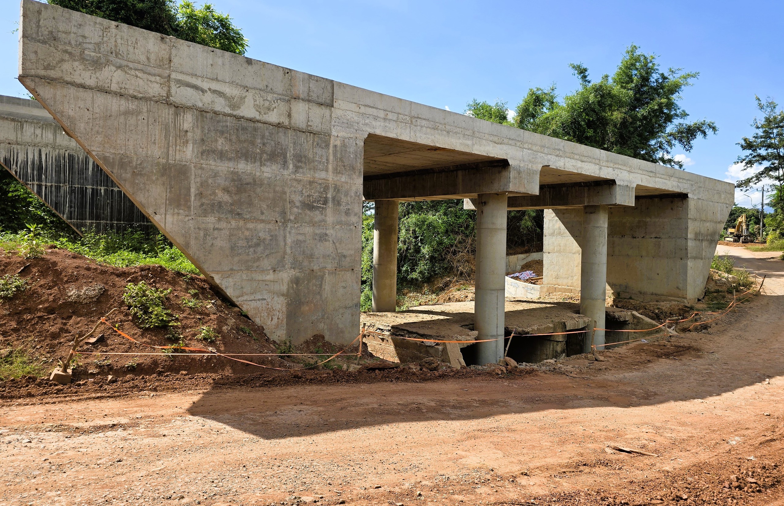 Cận cảnh 2 c&ocirc;ng tr&igrave;nh cầu vượt lũ chờ vốn vừa t&aacute;i khởi động thi c&ocirc;ng ở Quảng Trị- Ảnh 5.