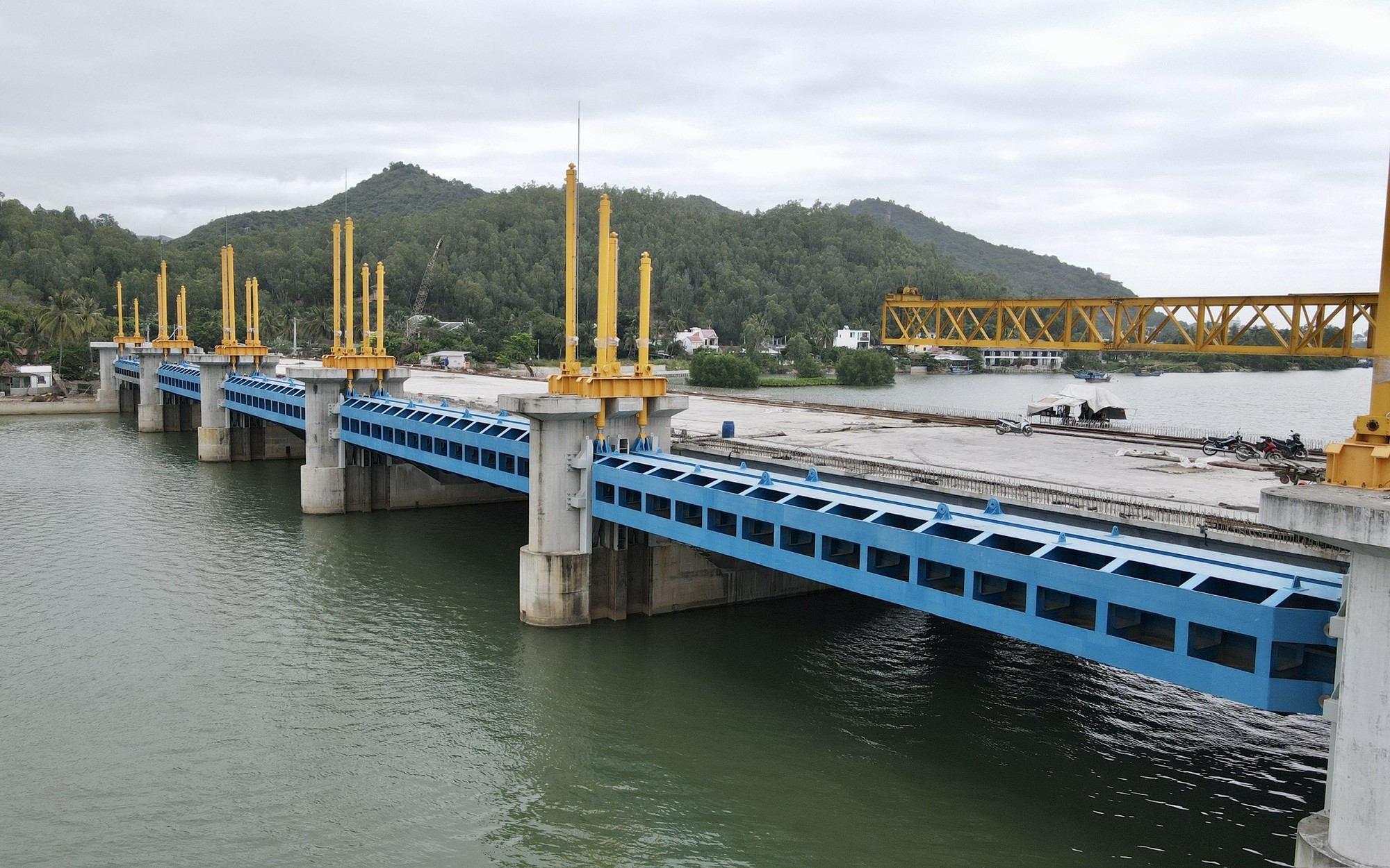 Khẩn trương tháo gỡ vướng mắc, đẩy nhanh giải ngân vốn đầu tư dự án giao thông trọng điểm- Ảnh 2. Khánh Hòa quyết hoàn thành giải phóng mặt bằng các dự án đầu tư công trong tháng 8