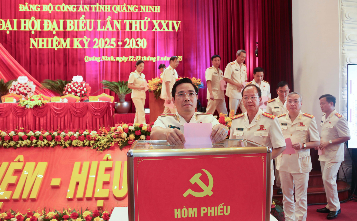 Đảng bộ C&ocirc;ng an tỉnh Quảng Ninh x&acirc;y dựng lực lượng trong sạch, vững mạnh, hiện đại- Ảnh 3.