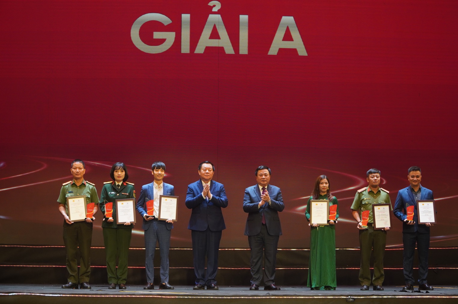 E:\Năm 2025\Th&aacute;ng 8\H&igrave;nh ảnh\Trao giải v&igrave; b&igrave;nh y&ecirc;n tổ quốc\DSC05020.JPG