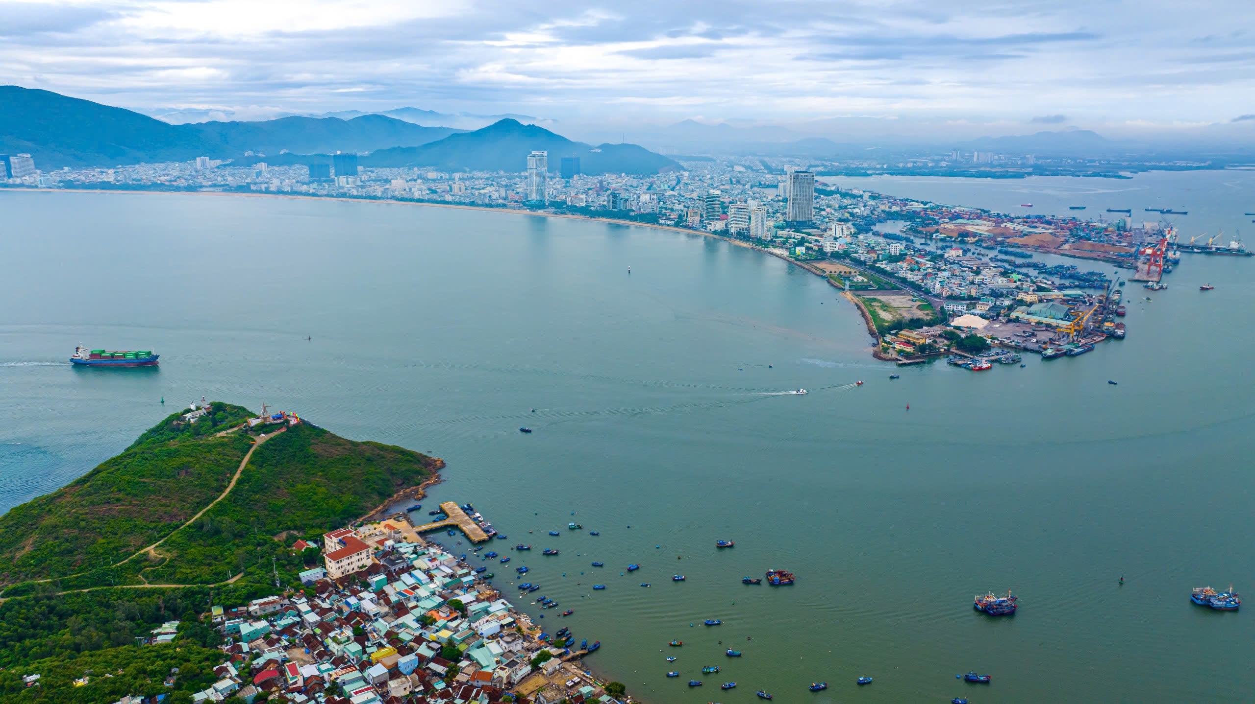 Gia Lai chấp thuận đầu tư hơn 6.000 tỷ đồng x&acirc;y dựng Bến cảng Ph&ugrave; Mỹ- Ảnh 1.