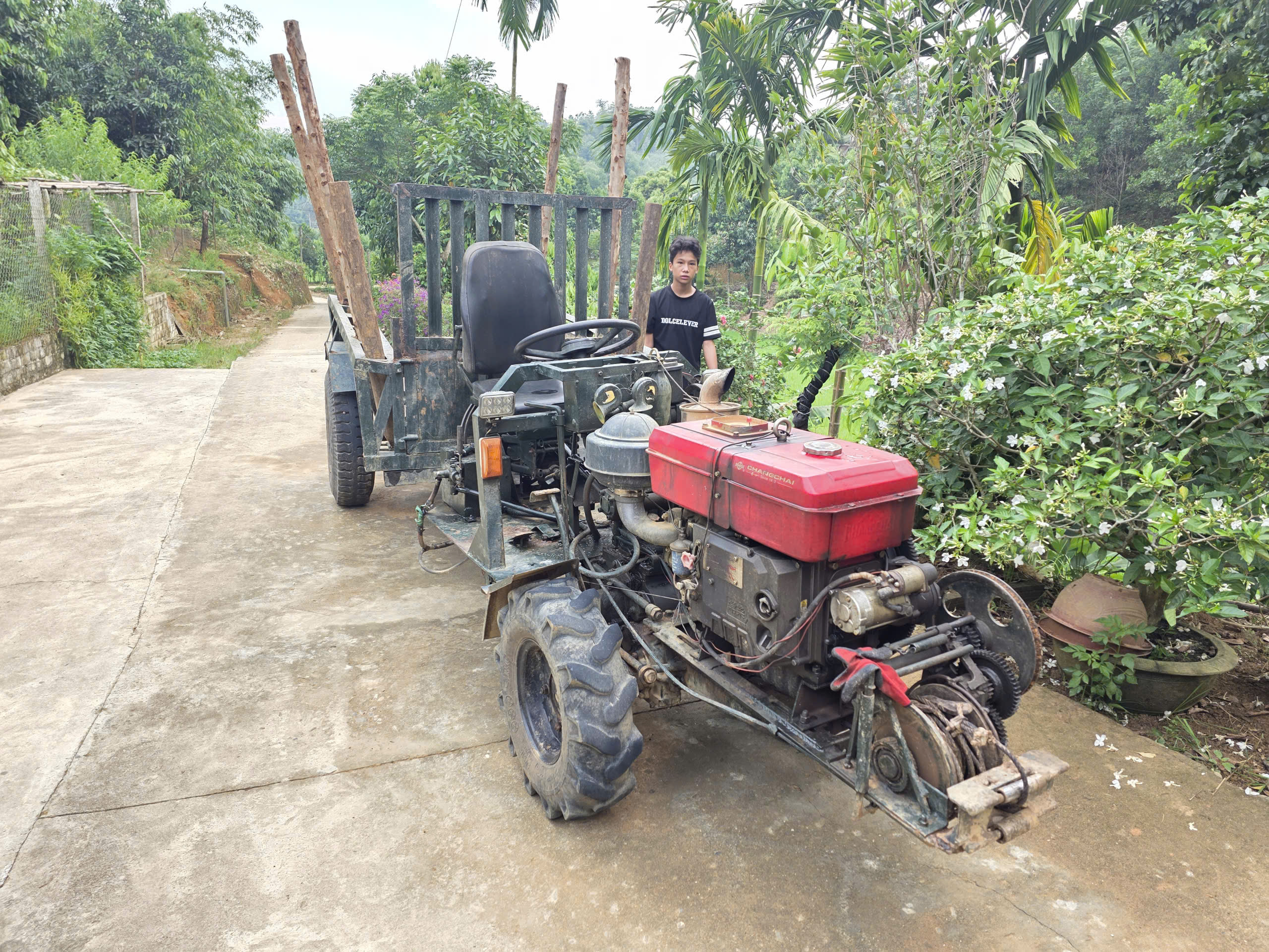 CSGT L&agrave;o Cai tuy&ecirc;n truyền tận th&ocirc;n bản, người d&acirc;n k&yacute; cam kết đảm bảo ATGT tại s&acirc;n nh&agrave;- Ảnh 8.