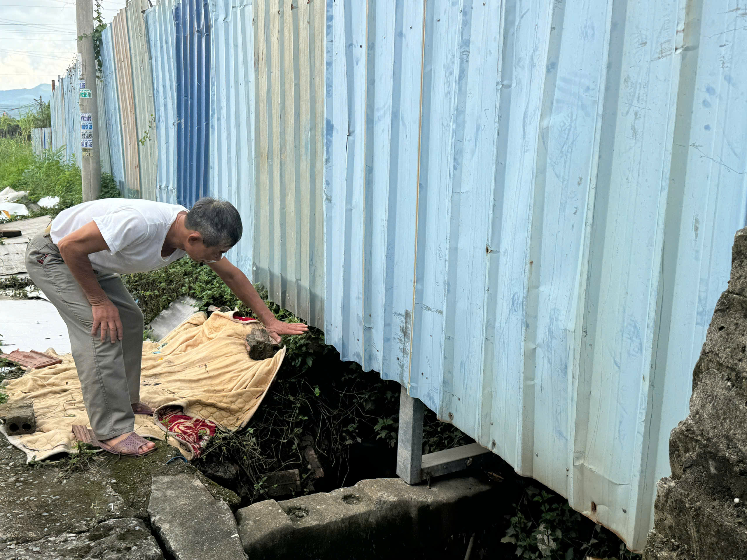 Quảng Ninh: Gần chục hộ d&acirc;n ở phường U&ocirc;ng B&iacute; khốn khổ v&igrave; ngập &uacute;ng- Ảnh 3.