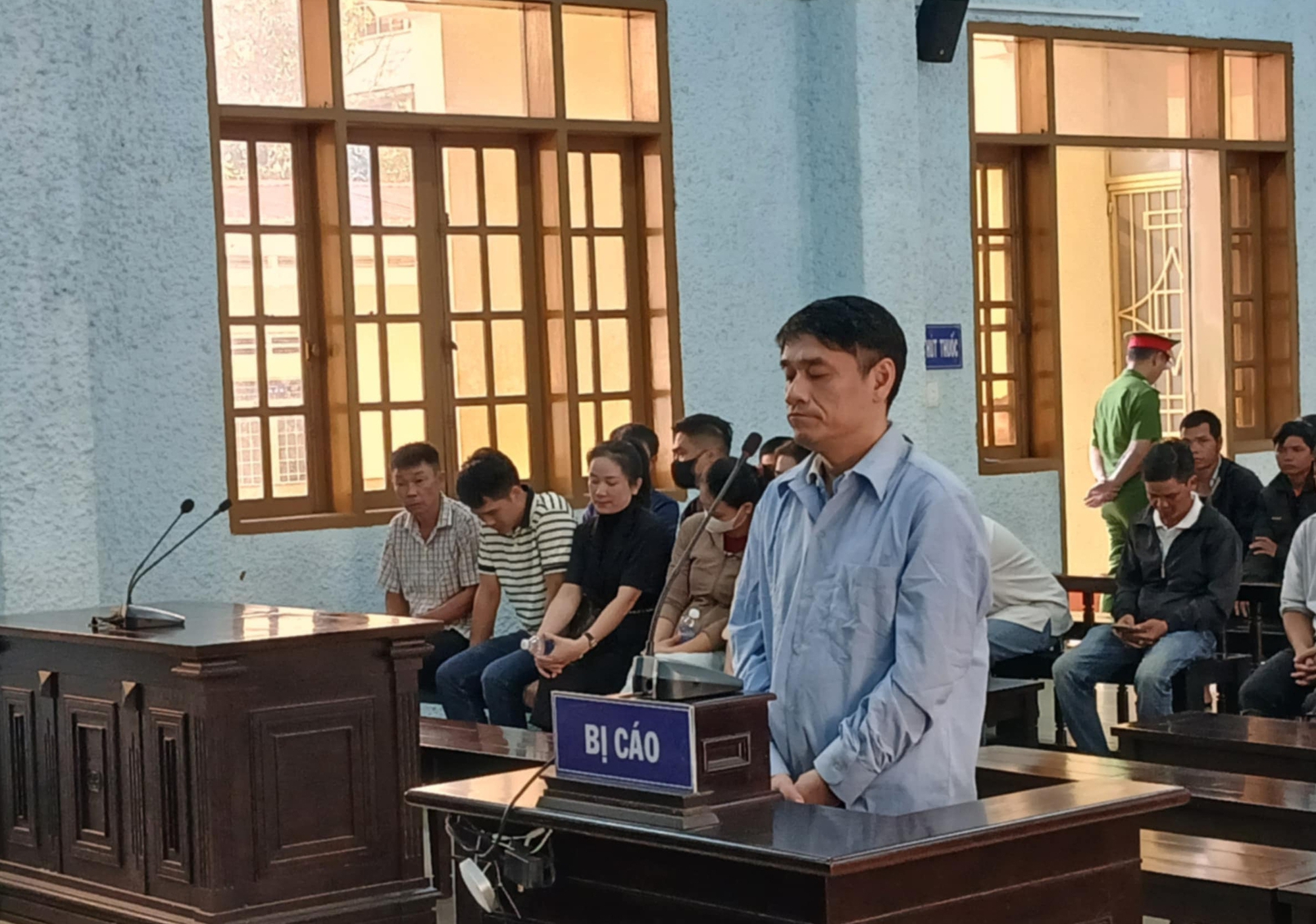 Nguy&ecirc;n Ph&oacute; Gi&aacute;m đốc ng&acirc;n h&agrave;ng SCB chi nh&aacute;nh Gia Lai lĩnh 25 năm t&ugrave; giam- Ảnh 1.