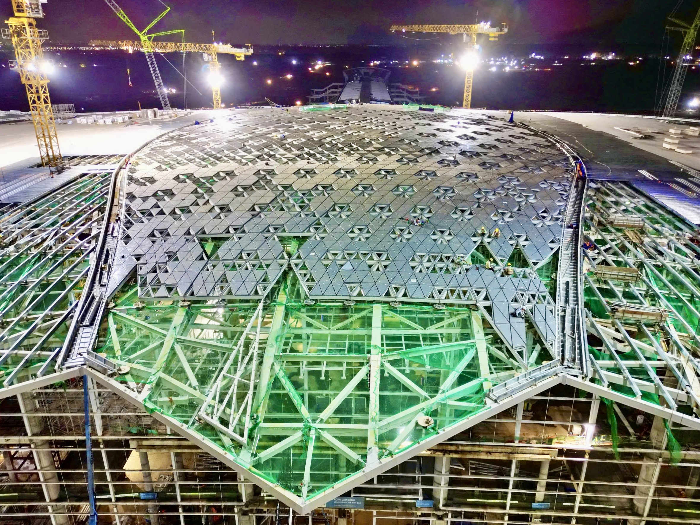 Trắng đêm đua tiến độ ở đại công trường tỷ đô sân bay Long Thành- Ảnh 11. Trắng đêm đua tiến độ ở đại công trường tỷ đô sân bay Long Thành- Ảnh 11.