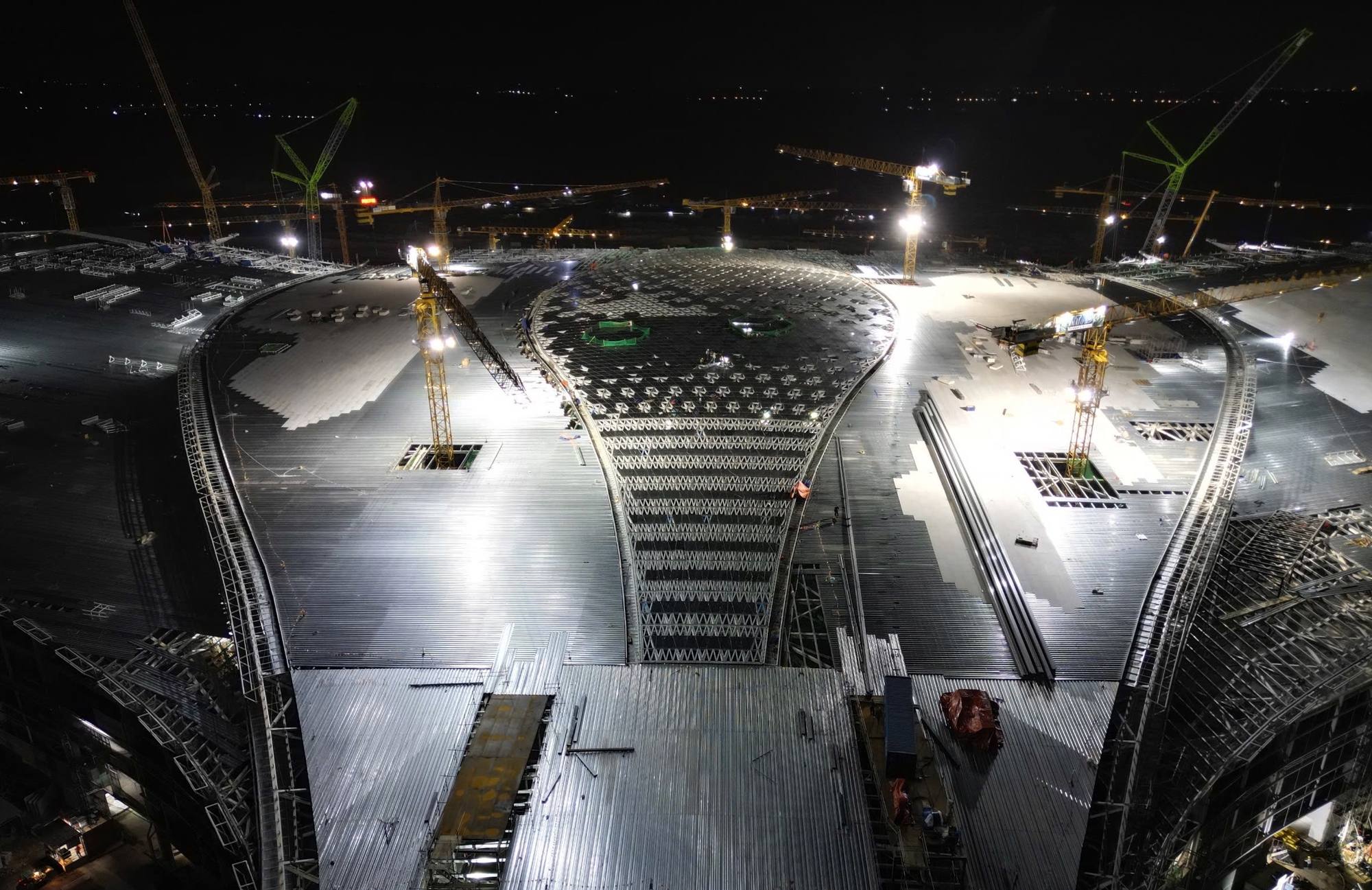 Trắng đêm đua tiến độ ở đại công trường tỷ đô sân bay Long Thành- Ảnh 10. Trắng đêm đua tiến độ ở đại công trường tỷ đô sân bay Long Thành- Ảnh 10.