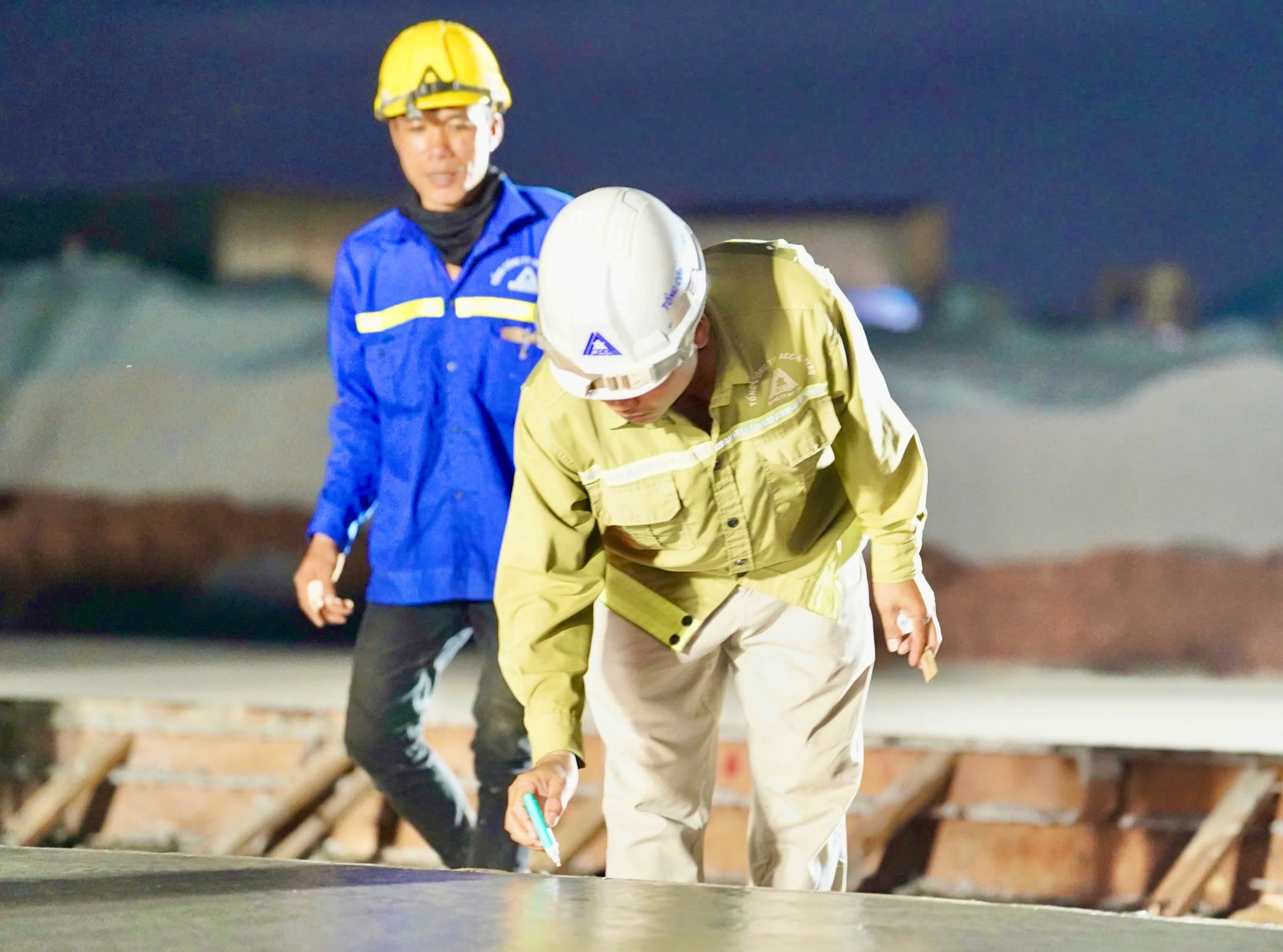 Trắng đêm đua tiến độ ở đại công trường tỷ đô sân bay Long Thành- Ảnh 15. Trắng đêm đua tiến độ ở đại công trường tỷ đô sân bay Long Thành- Ảnh 15.