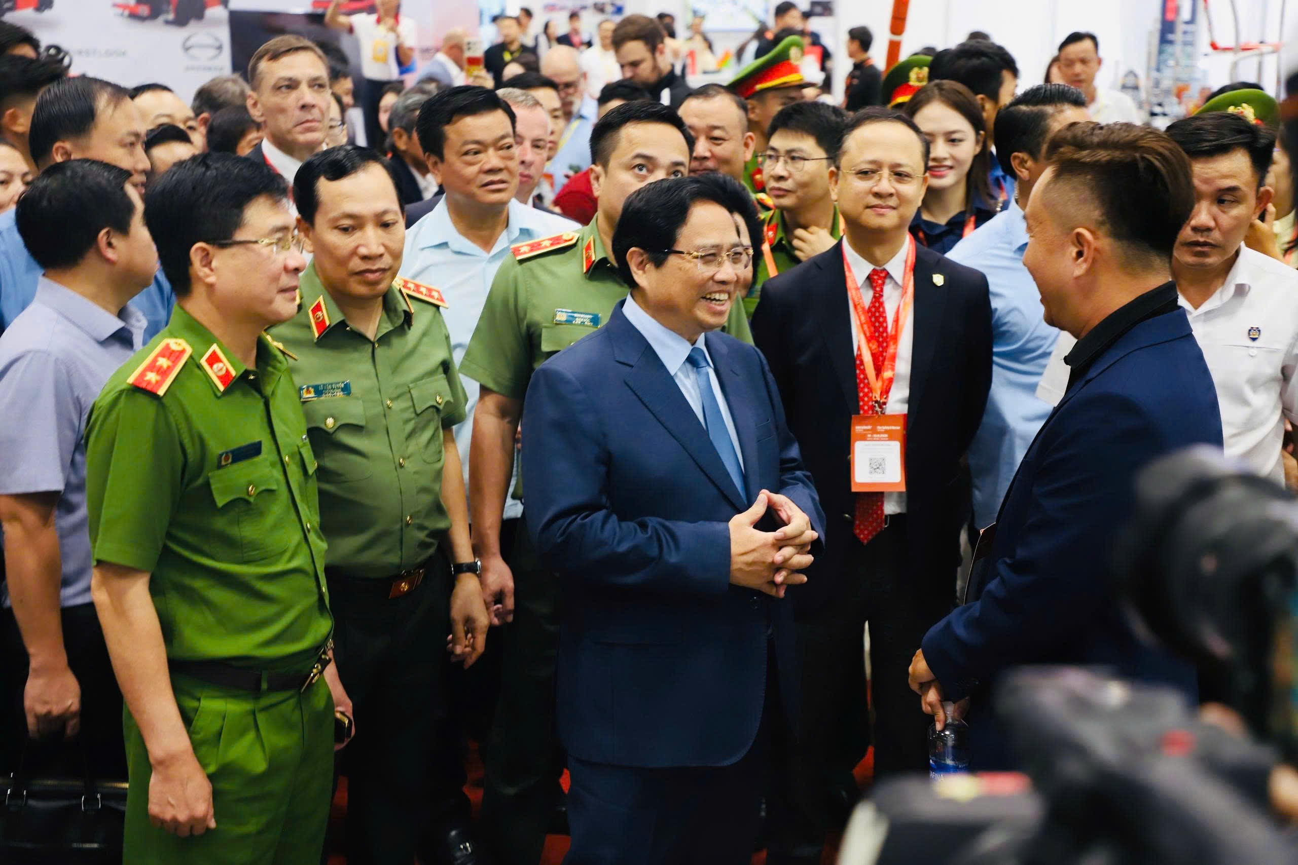 Thủ tướng: Phải đổi mới mạnh mẽ tư duy và nhận thức về PCCC và CNCH- Ảnh 4. Thủ tướng: Phải đổi mới mạnh mẽ tư duy và nhận thức về PCCC và CNCH- Ảnh 4.