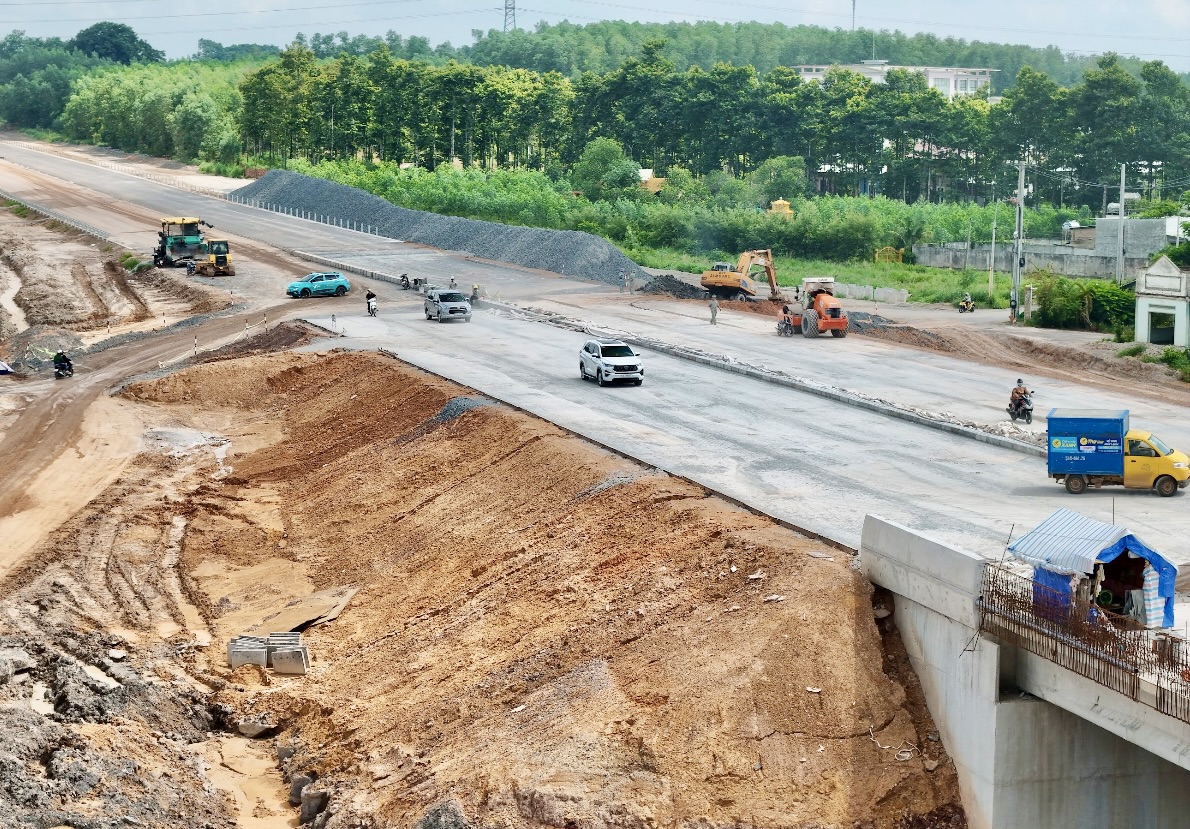 Ph&oacute; Thủ tướng Hồ Đức Phớc: Kh&ocirc;ng c&ograve;n vướng mắc, tăng tốc thi c&ocirc;ng cao tốc qua Đồng Nai- Ảnh 9.