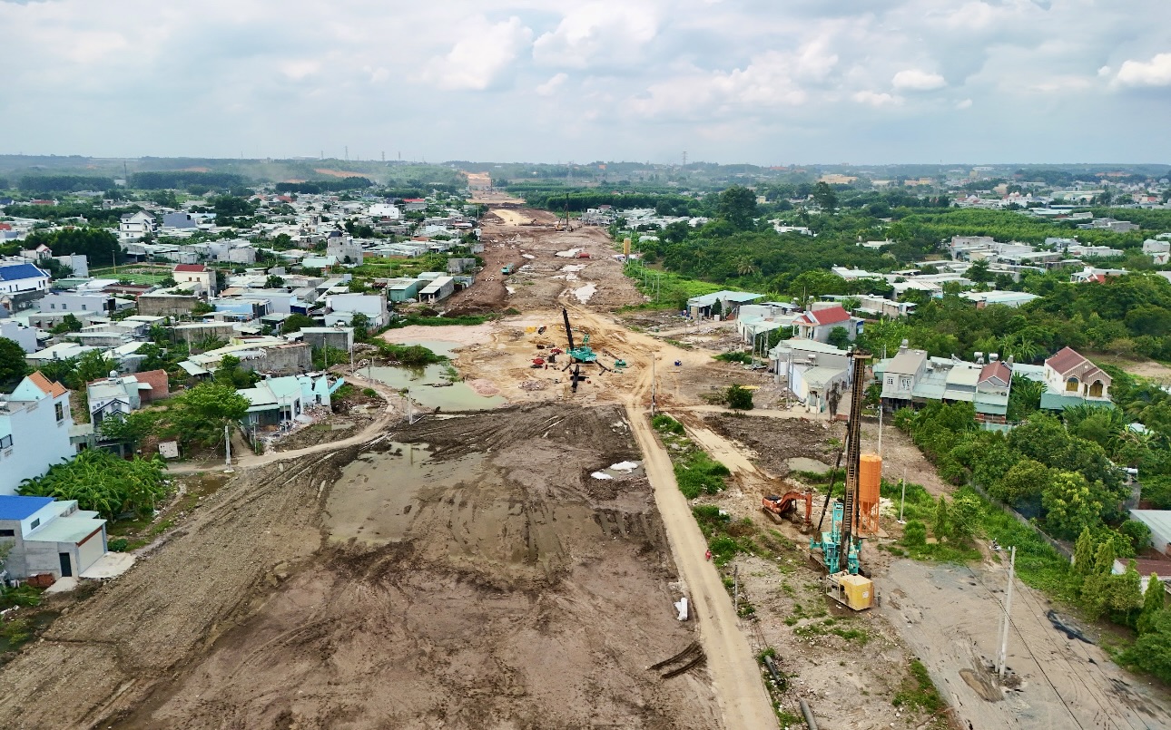 Ph&oacute; Thủ tướng Hồ Đức Phớc: Kh&ocirc;ng c&ograve;n vướng mắc, tăng tốc thi c&ocirc;ng cao tốc qua Đồng Nai- Ảnh 7.