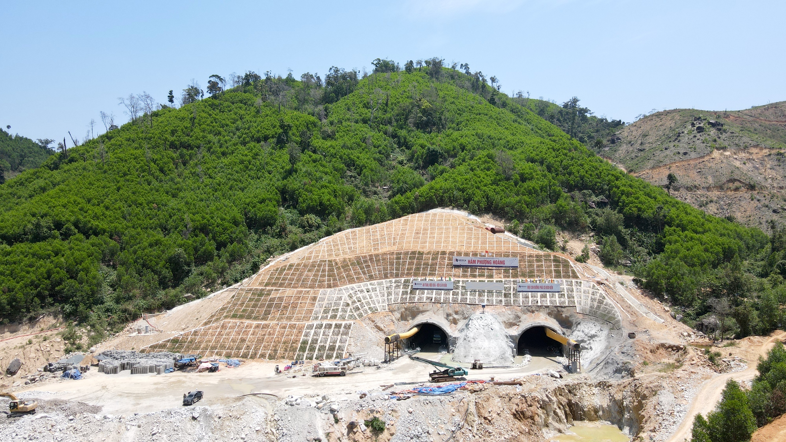 Đắk Lắk: Vướng gần một h&eacute;c ta đất, tiến độ thi c&ocirc;ng g&oacute;i thầu XL01 gặp kh&oacute;- Ảnh 2.