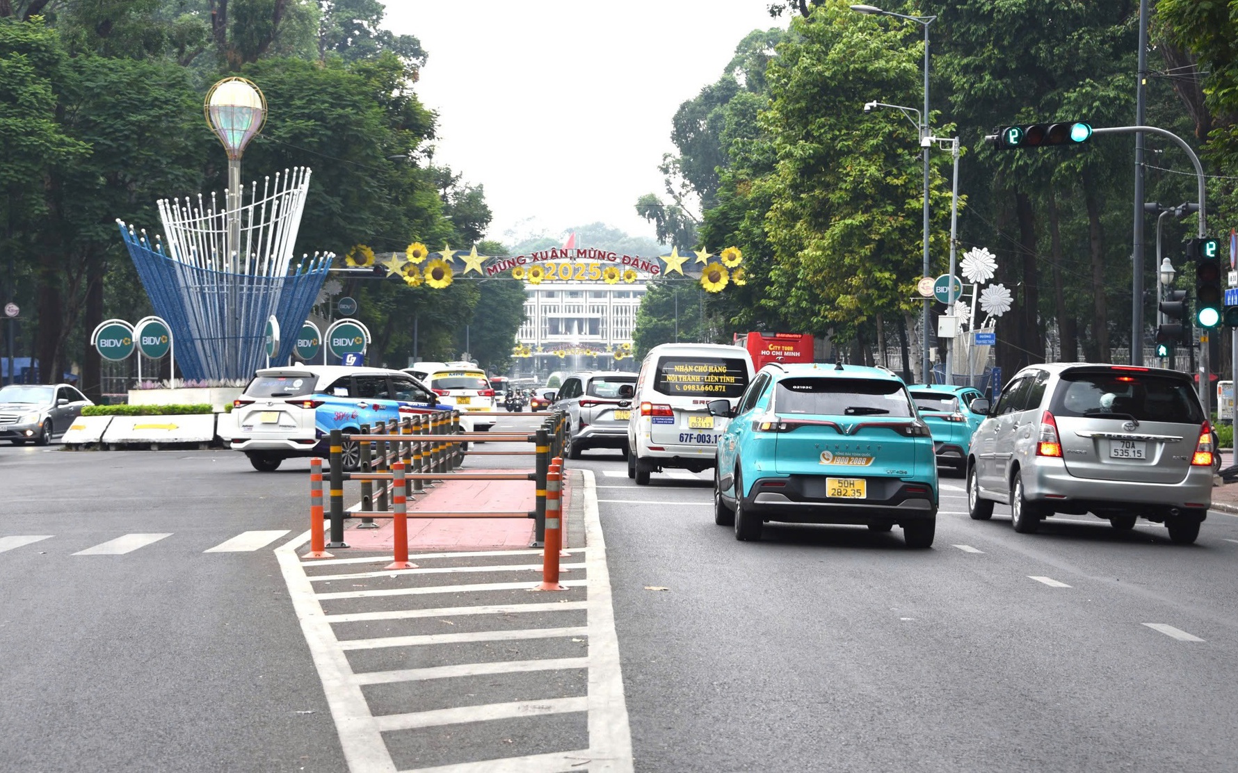 TP.HCM điều chỉnh giao thông phục vụ lễ kỷ niệm và khởi công dự án trọng điểm ngày 19/8- Ảnh 3. TP.HCM cấm xe nhiều tuyến đường phục vụ chương trình đi bộ “Cùng Việt Nam tiến bước”