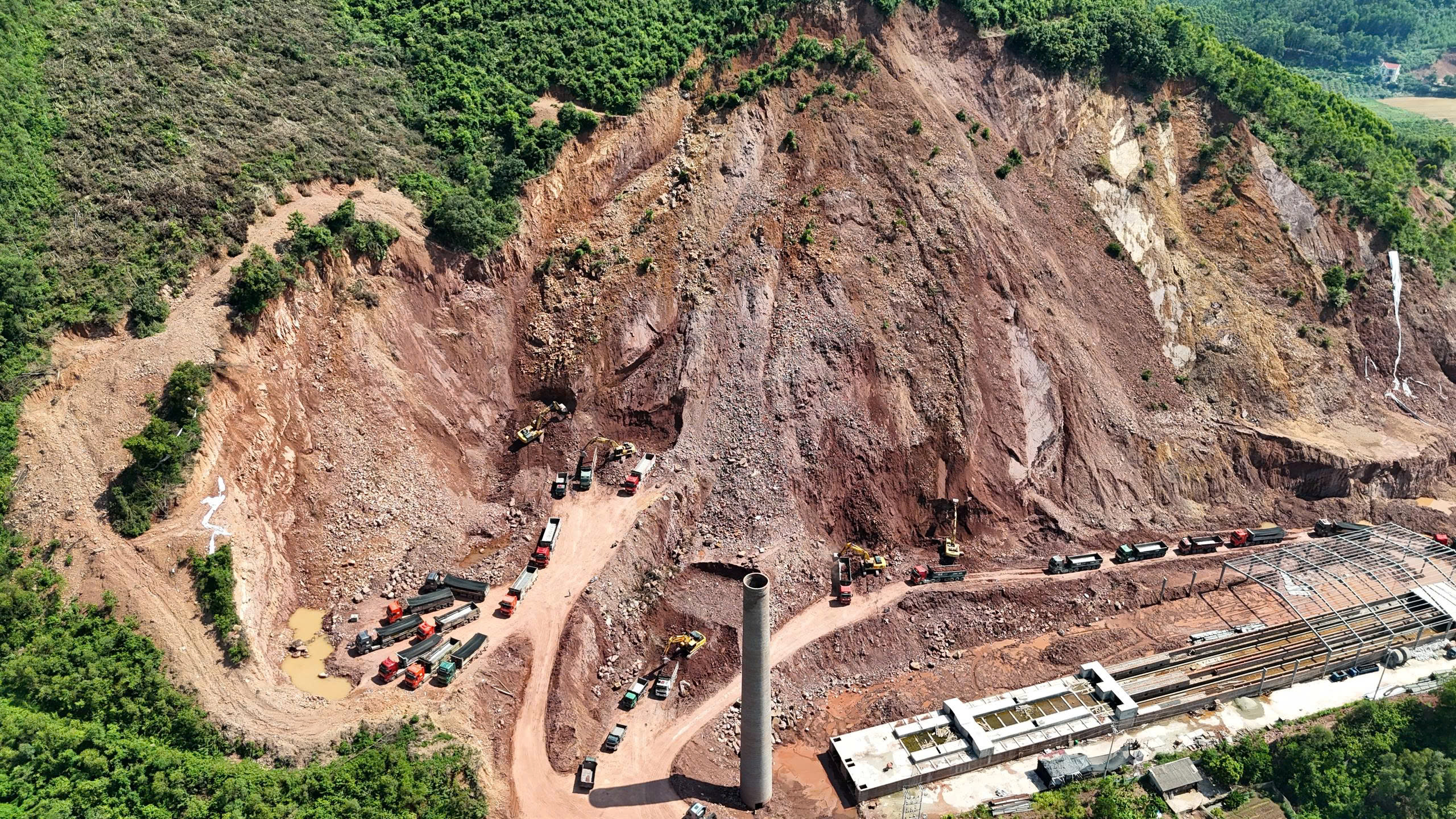 Bắc Ninh: Giải quyết triệt để nguy cơ sạt lở tại nhà máy gạch Bình Minh- Ảnh 3. Bắc Ninh: Giải quyết triệt để nguy cơ sạt lở tại nhà máy gạch Bình Minh- Ảnh 3.