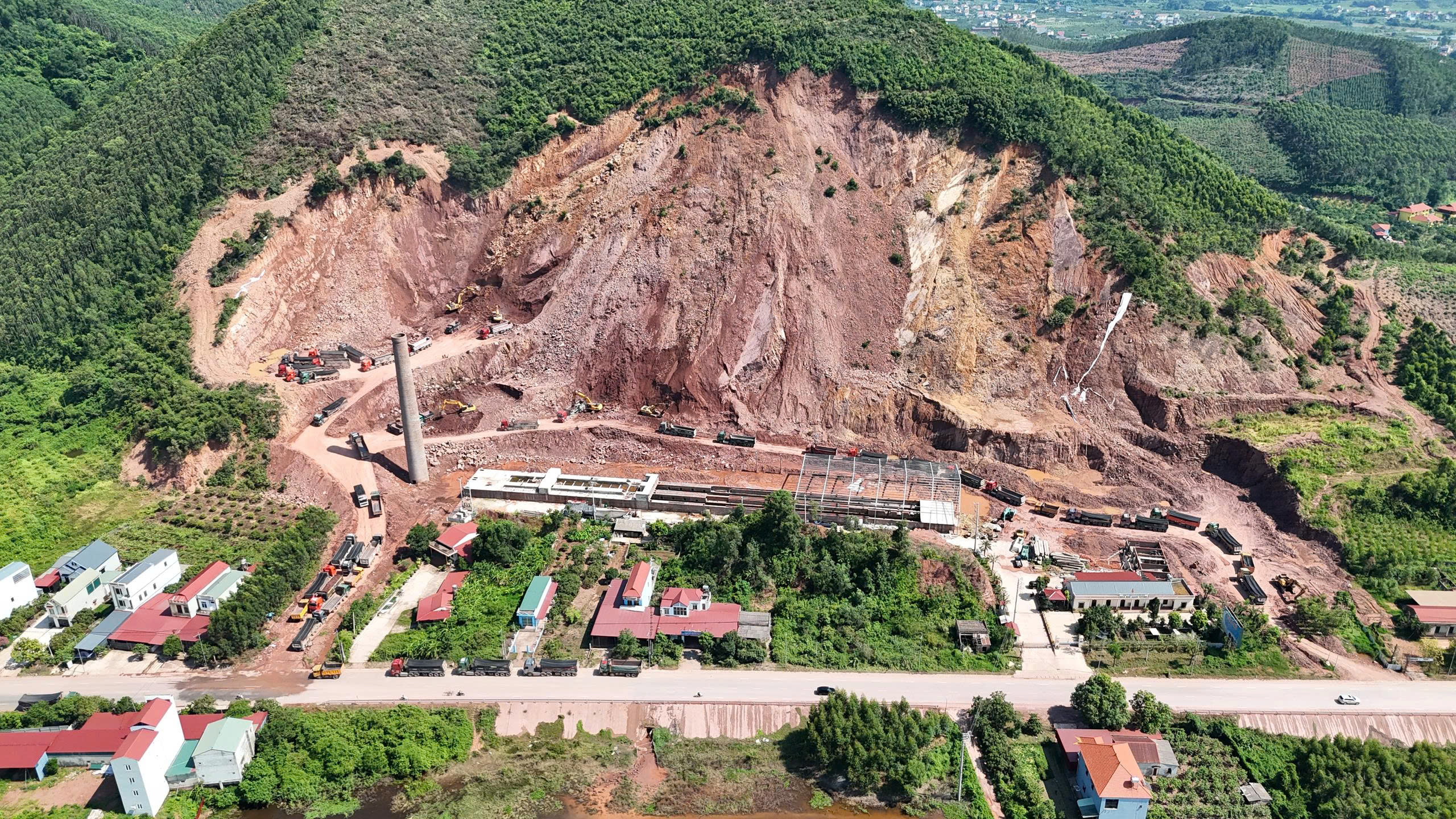 Bắc Ninh: Giải quyết triệt để nguy cơ sạt lở tại nhà máy gạch Bình Minh- Ảnh 2. Bắc Ninh: Giải quyết triệt để nguy cơ sạt lở tại nhà máy gạch Bình Minh- Ảnh 2.