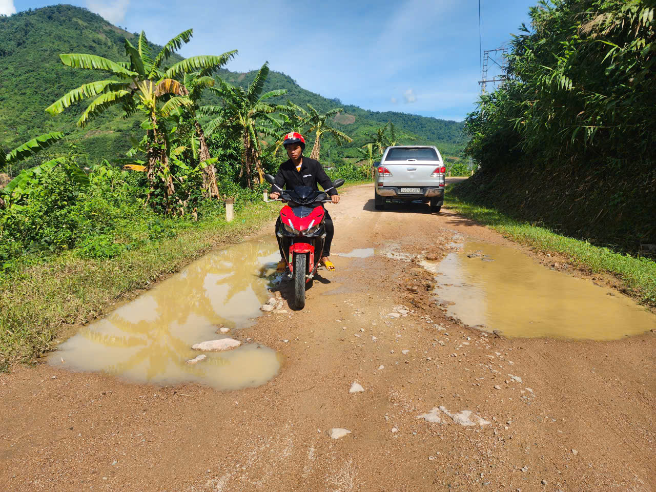 Quảng Ng&atilde;i cần đầu tư n&acirc;ng cấp 5km đường kết nối 2 tỉnh lộ 623 v&agrave; 676- Ảnh 3.