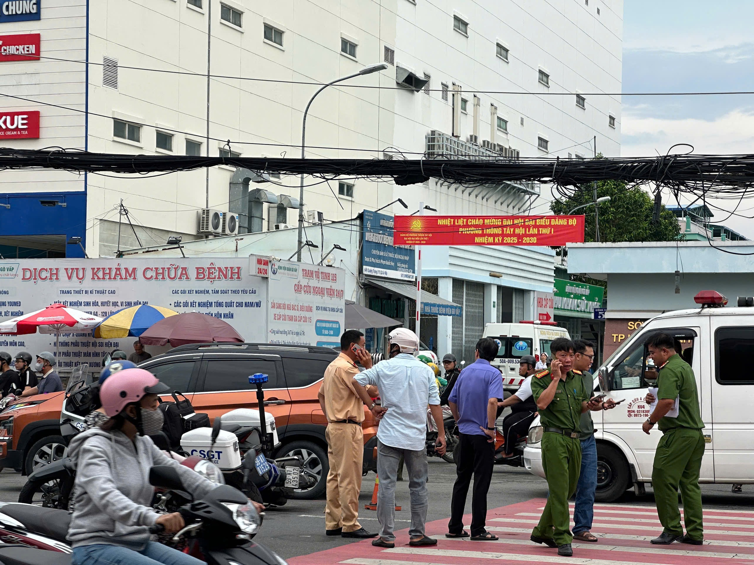 Xe m&aacute;y va chạm &ocirc; t&ocirc; 16 chỗ, người phụ nữ tử vong- Ảnh 1.