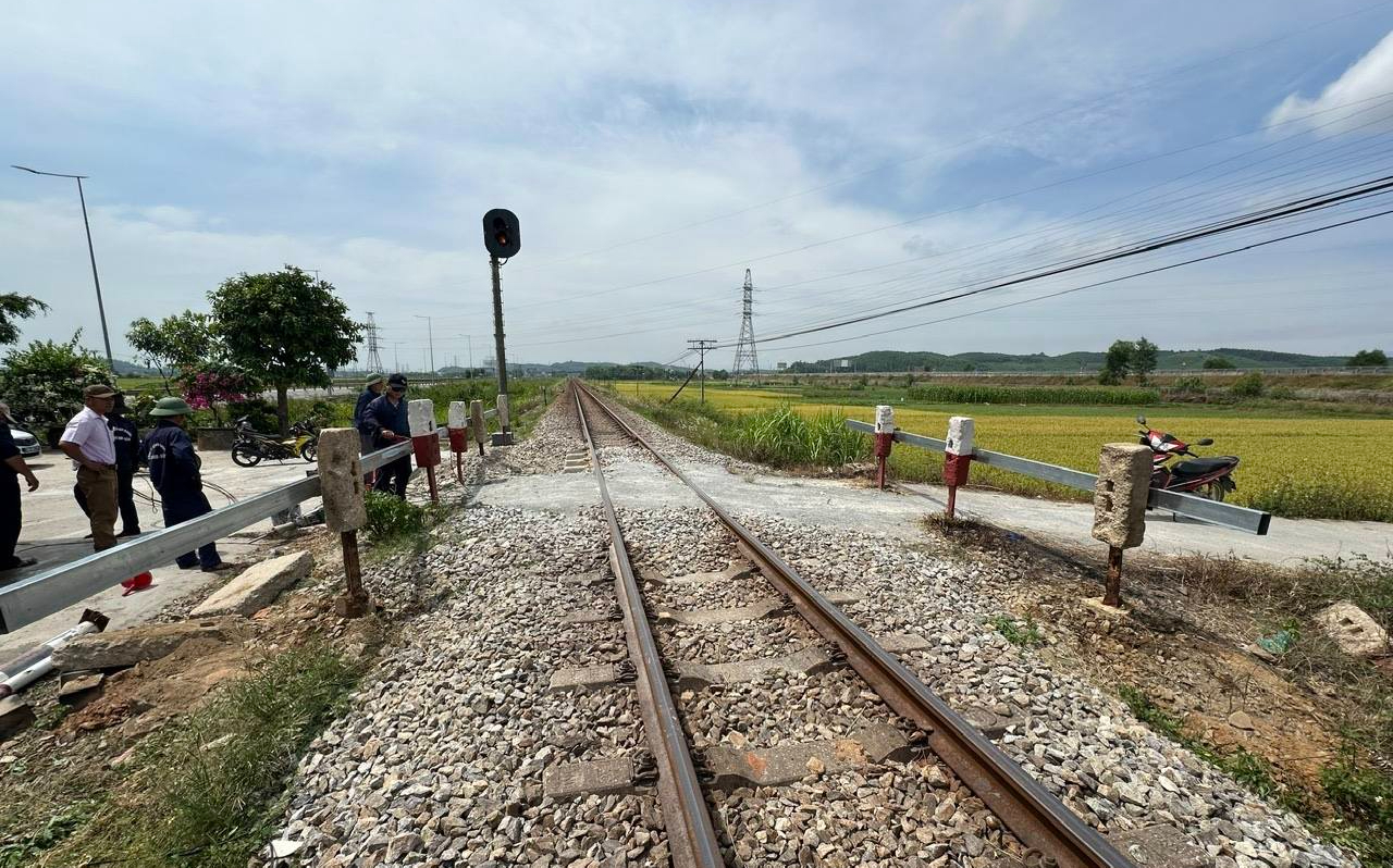 Quảng Ng&atilde;i: Đ&oacute;ng lối đi qua đường sắt từng xảy ra nhiều vụ tai nạn chết người- Ảnh 8.