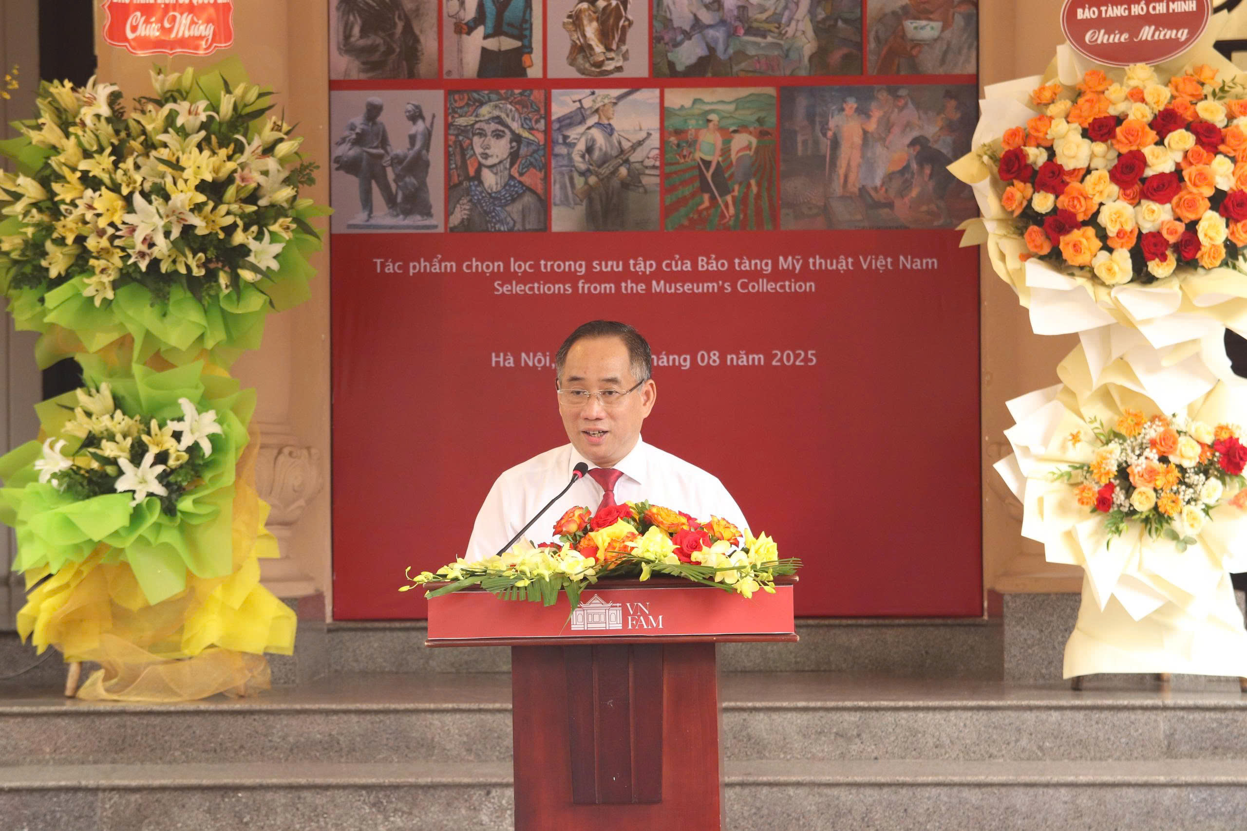 Triển l&atilde;m "Những người con của Tổ quốc", khắc họa 80 năm vinh quang d&acirc;n tộc- Ảnh 2.