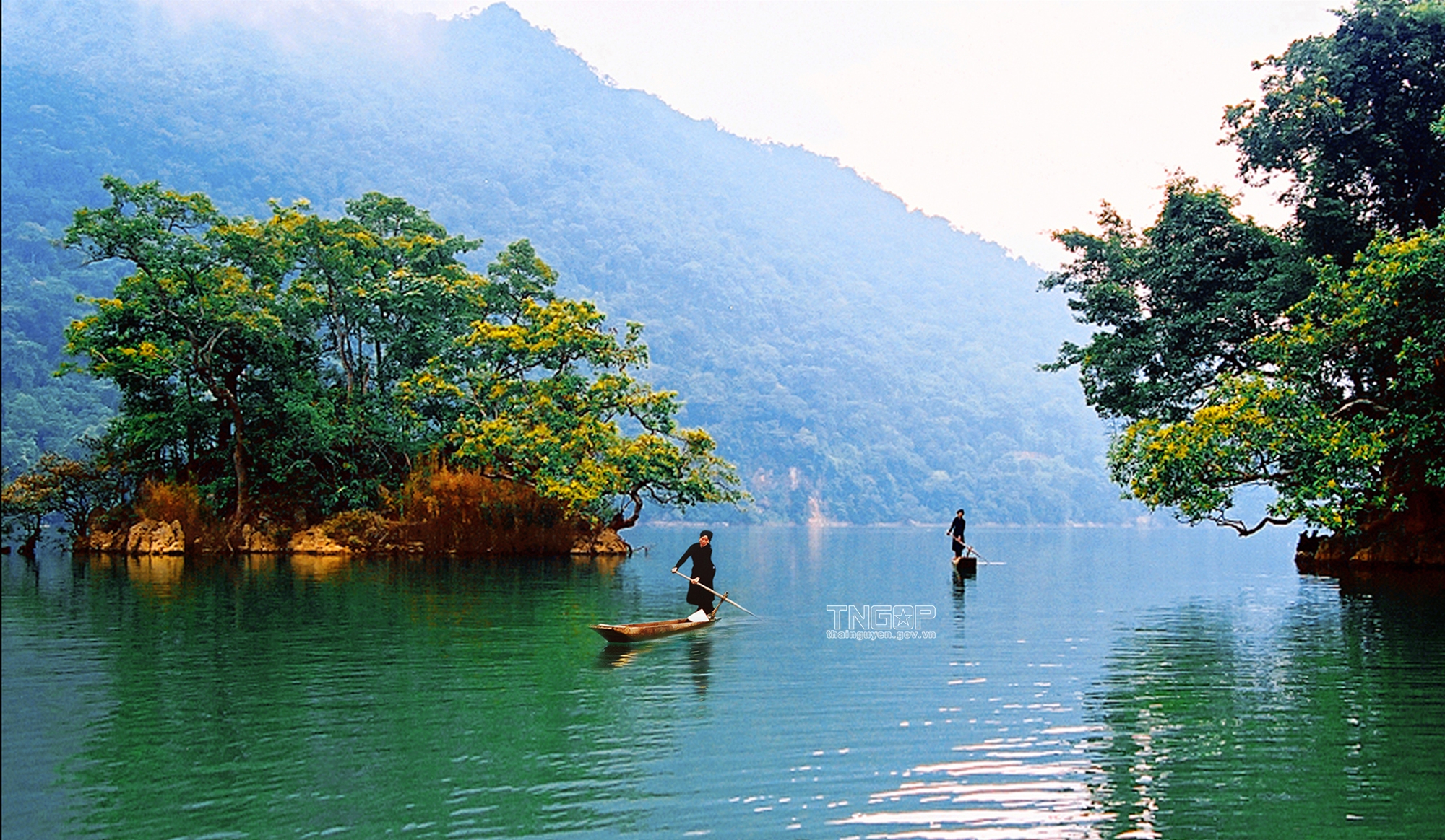 Khi hai mặt nước soi chung bầu trời- Ảnh 1.