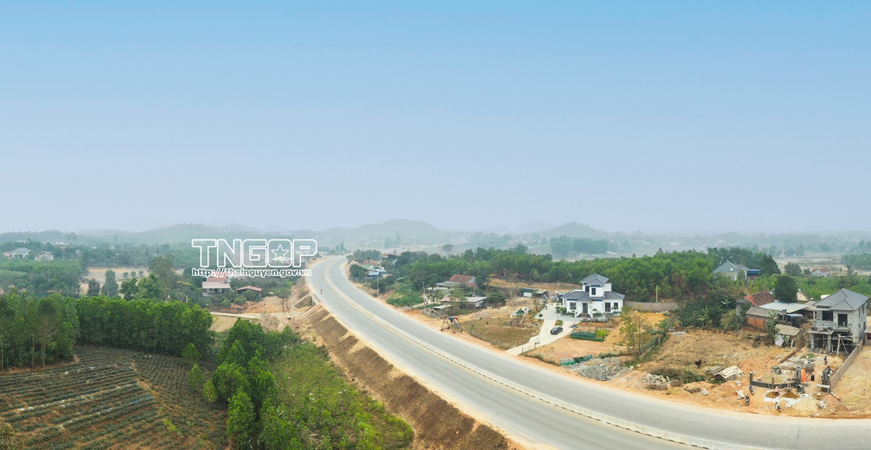 Khi hai mặt nước soi chung bầu trời- Ảnh 3.